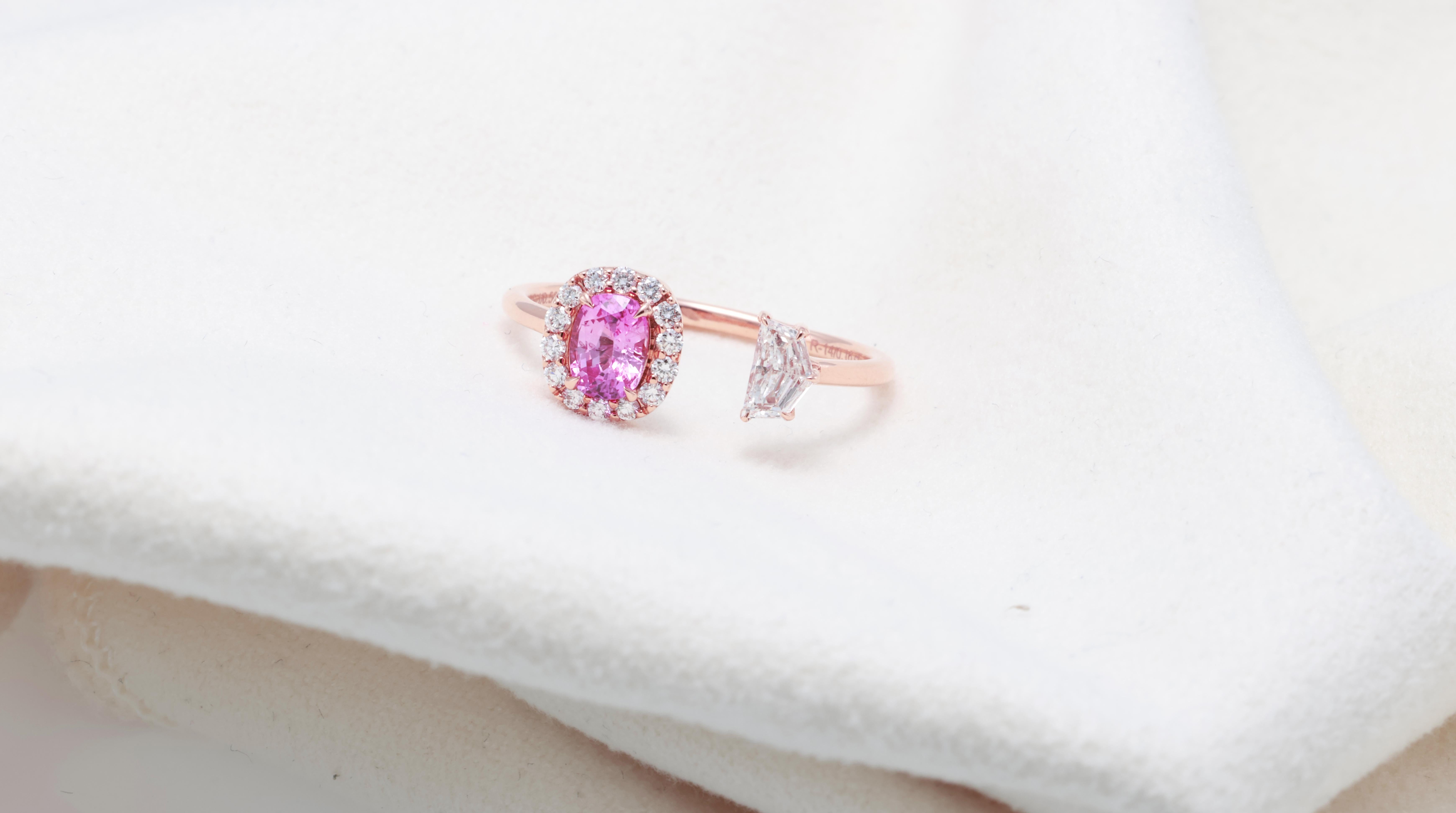 Taglio cuscino Anello con zaffiro rosa certificato GFCO in vendita