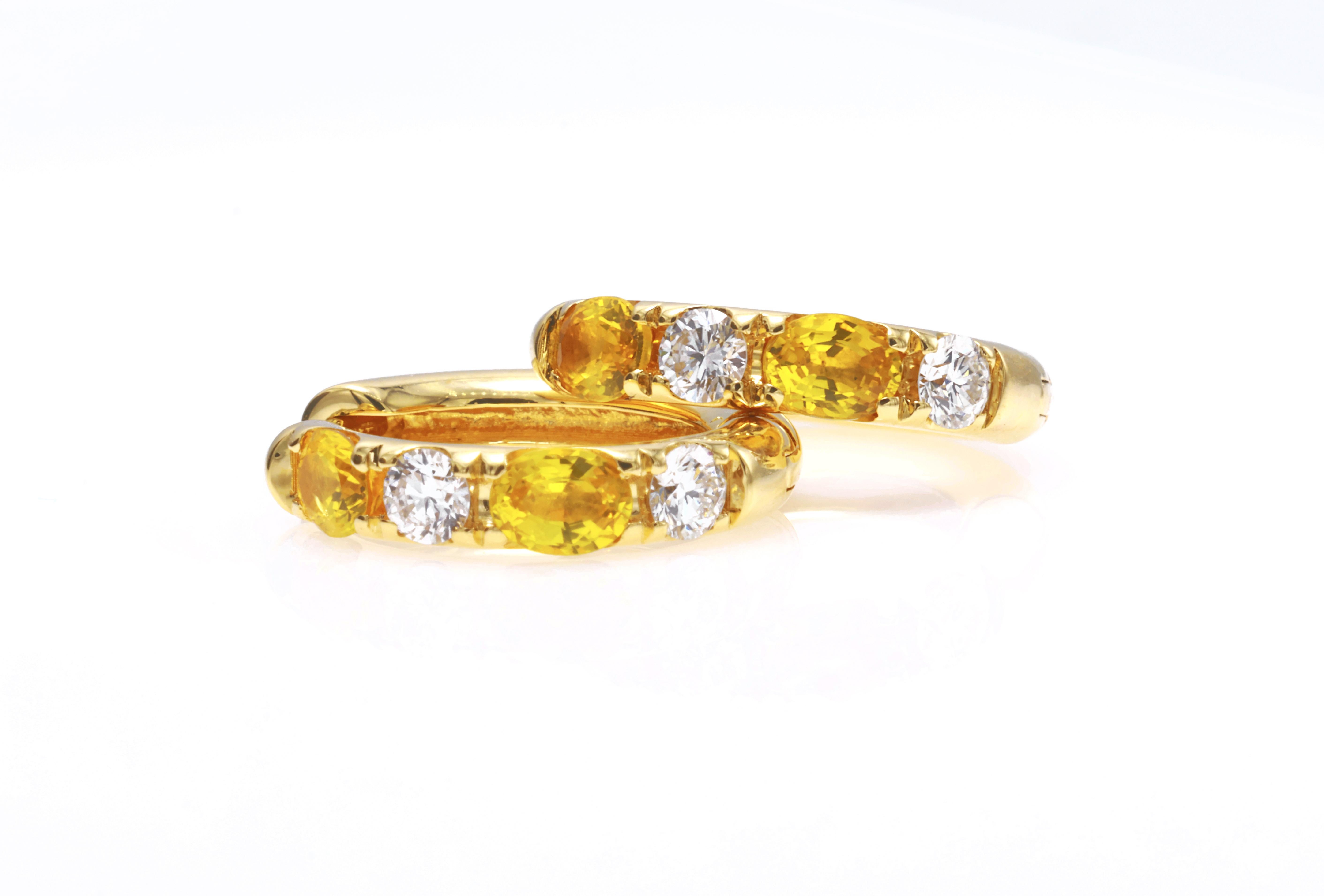 Orecchino in oro bianco 18kt con zaffiro e diamanti
  
  Colore e caratura dell'oro: Oro bianco 18kt
  Peso: 4.537 grammi
  
  Imposta con...
  Tipo di pietra: Zaffiro
  Forma: Ovale
  Carati: 0,91 (04 pezzi) 
  Colore: Giallo
  Chiarezza: -
  
 