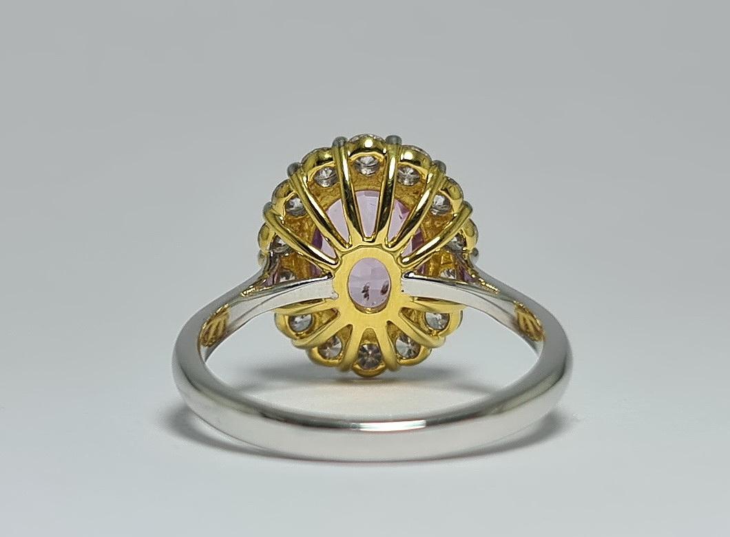 GFCO Ceylon Unheat 3.01 CT Peach Padparadscha Sapphire Diamond 18k Y/W Gold Ring In New Condition For Sale In Los Angeles, CA