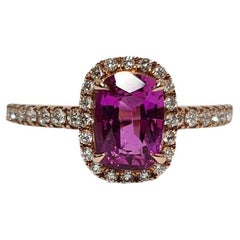 GFCO Vivido non riscaldato  Anello con zaffiro rosa da 1,48 carati in oro rosa 18 carati con diamante a forma di aureola