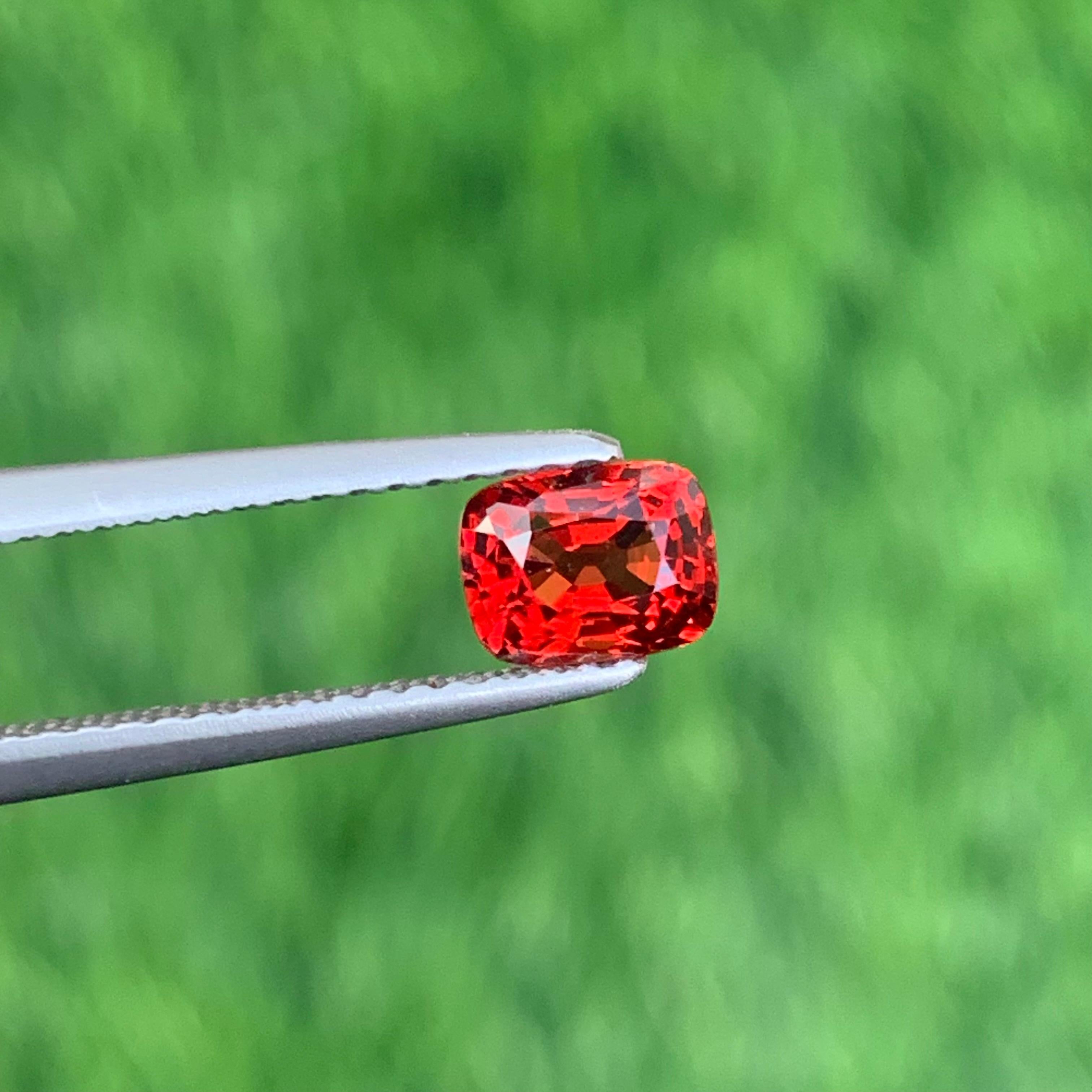 GGI Certified 0.76 Carats Loose Red Spinel from Burma, Faceted Burmese Spinel In New Condition For Sale In Peshawar, PK