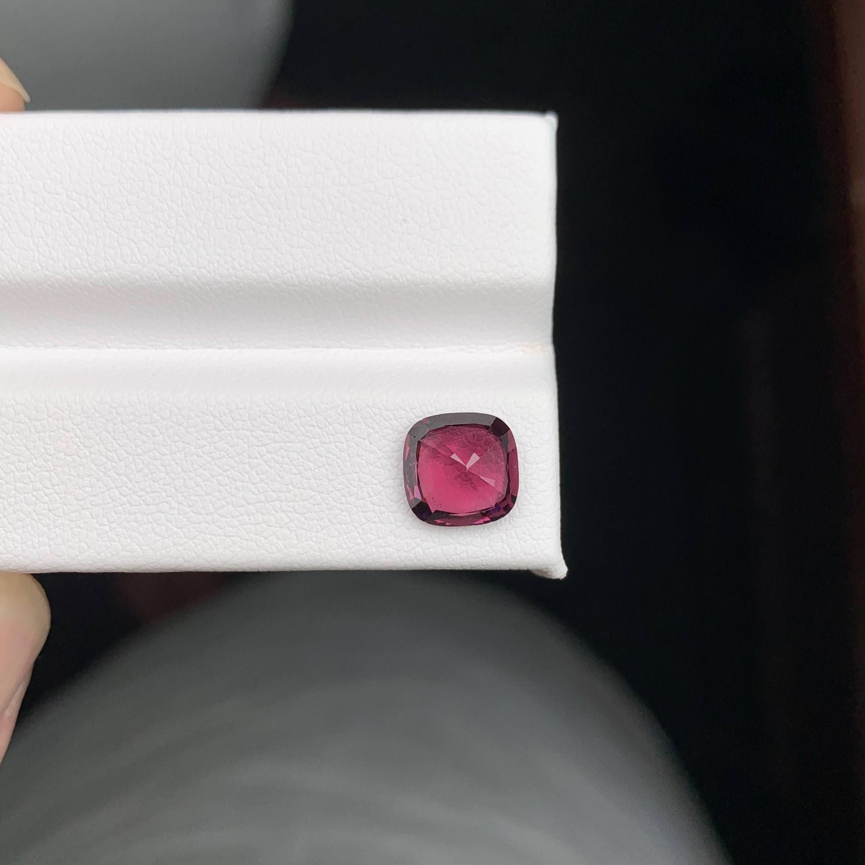 da uomo o donna Gemma birmana certificata GGI da 2,54 carati naturale sfusa con taglio a cuscino di spinello rosa intenso in vendita