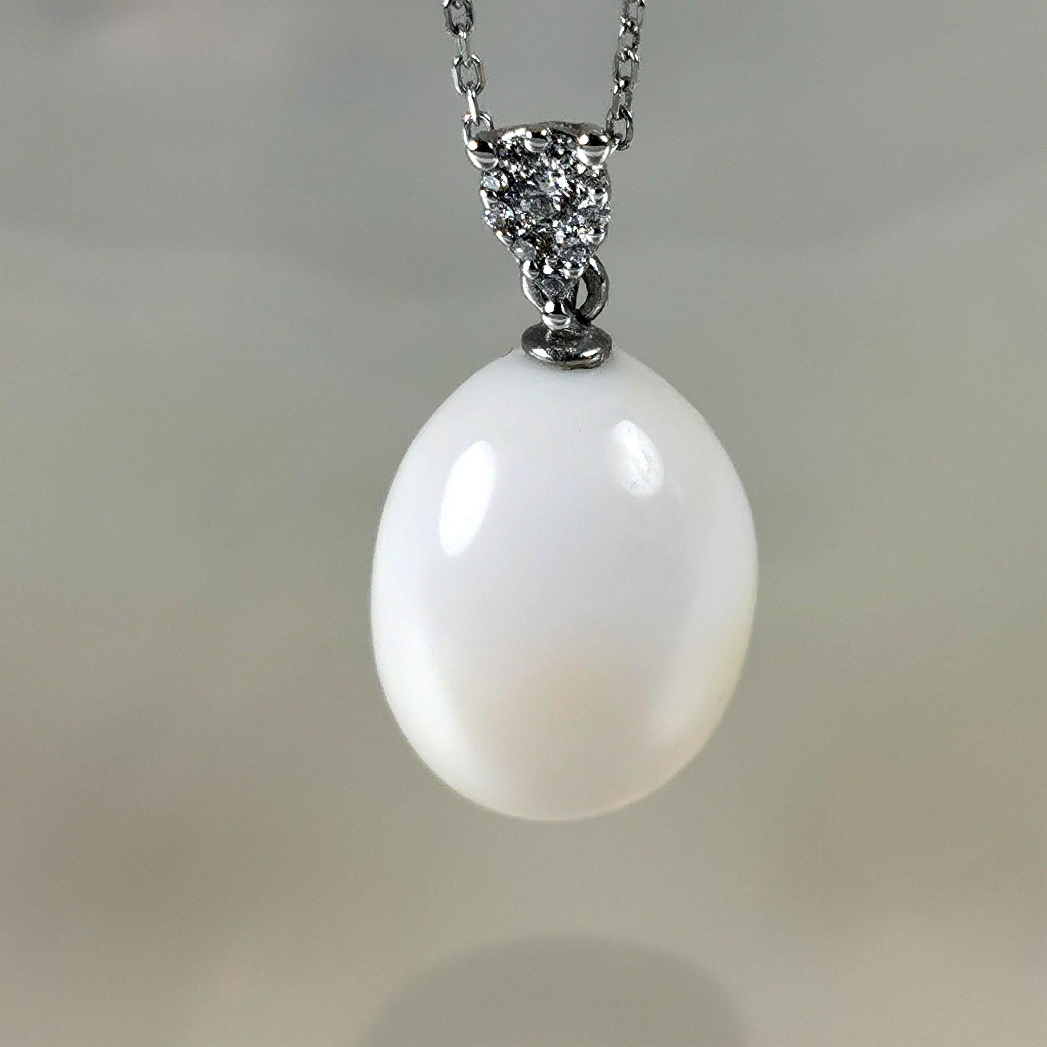 Taille brillant Collier de perles naturelles Cassis certifiées GGTL de 12,66 carats et de diamants en vente