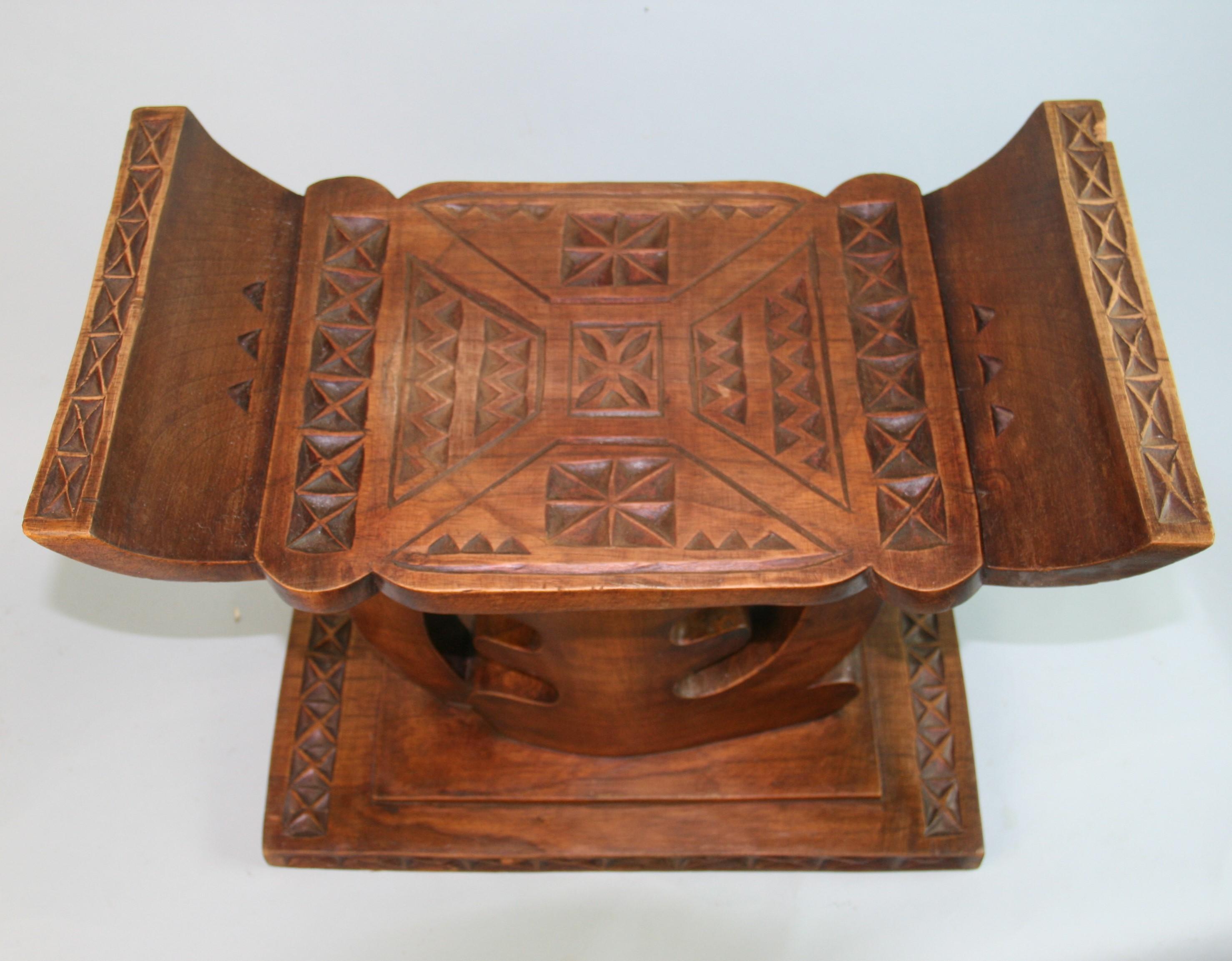 Ghana African Intricately Carved Bench 1980's In Good Condition For Sale In Douglas Manor, NY
