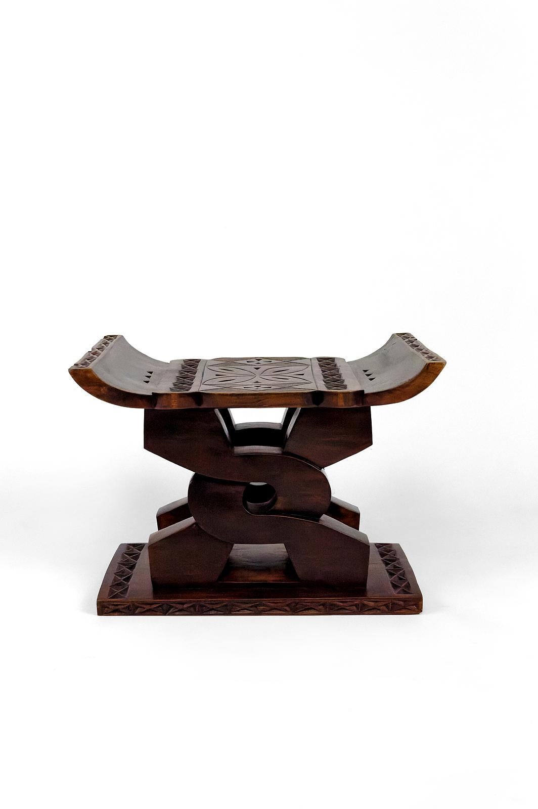 Tribal Ghanaian Ashanti 'Wisdom Knot' stool, Africa, Mid-20th Century For Sale
