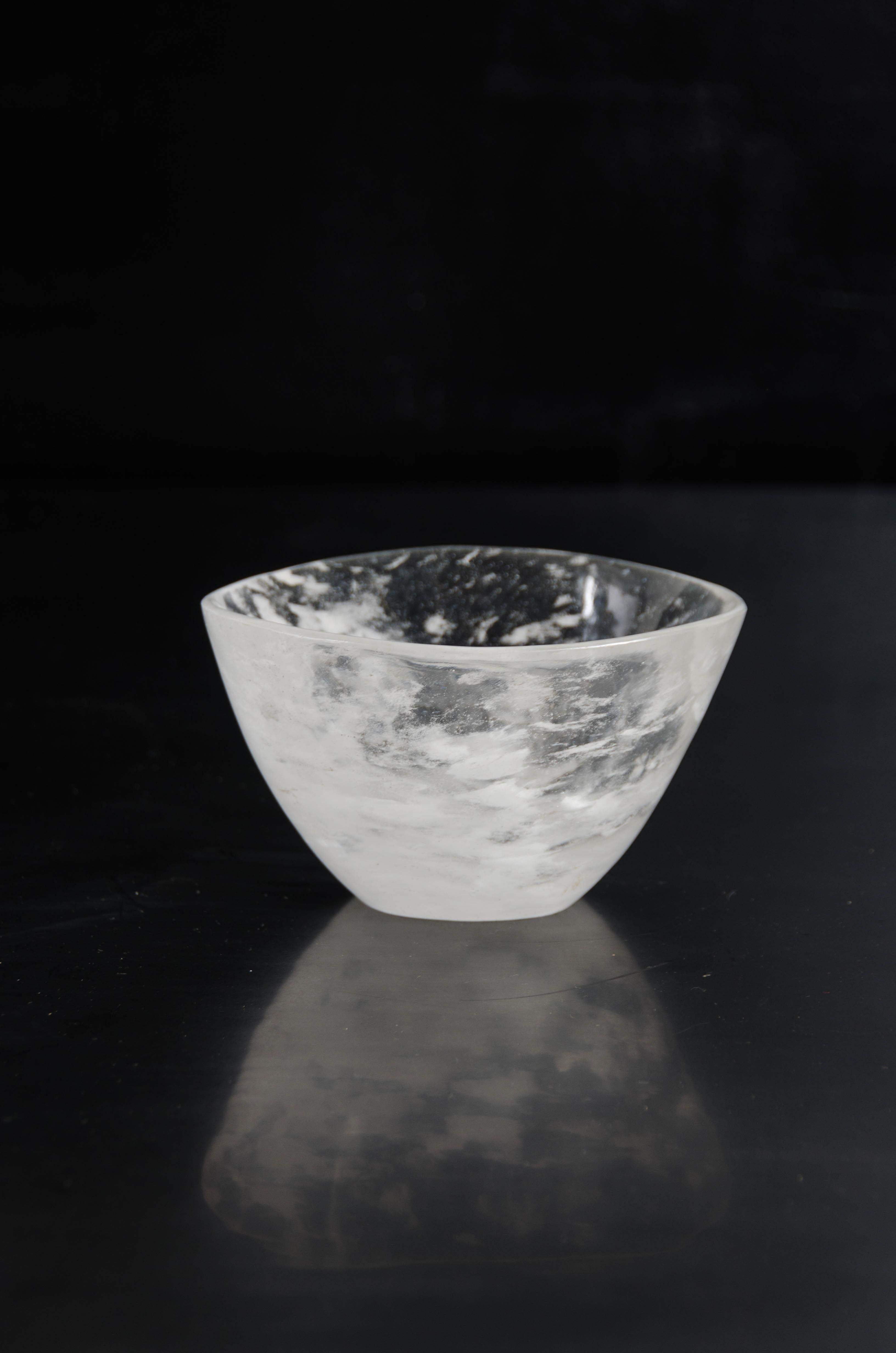 Ghen bowl
Crystal
Hand carved
Crystal inclusions vary
Limited edition
Contemporary.