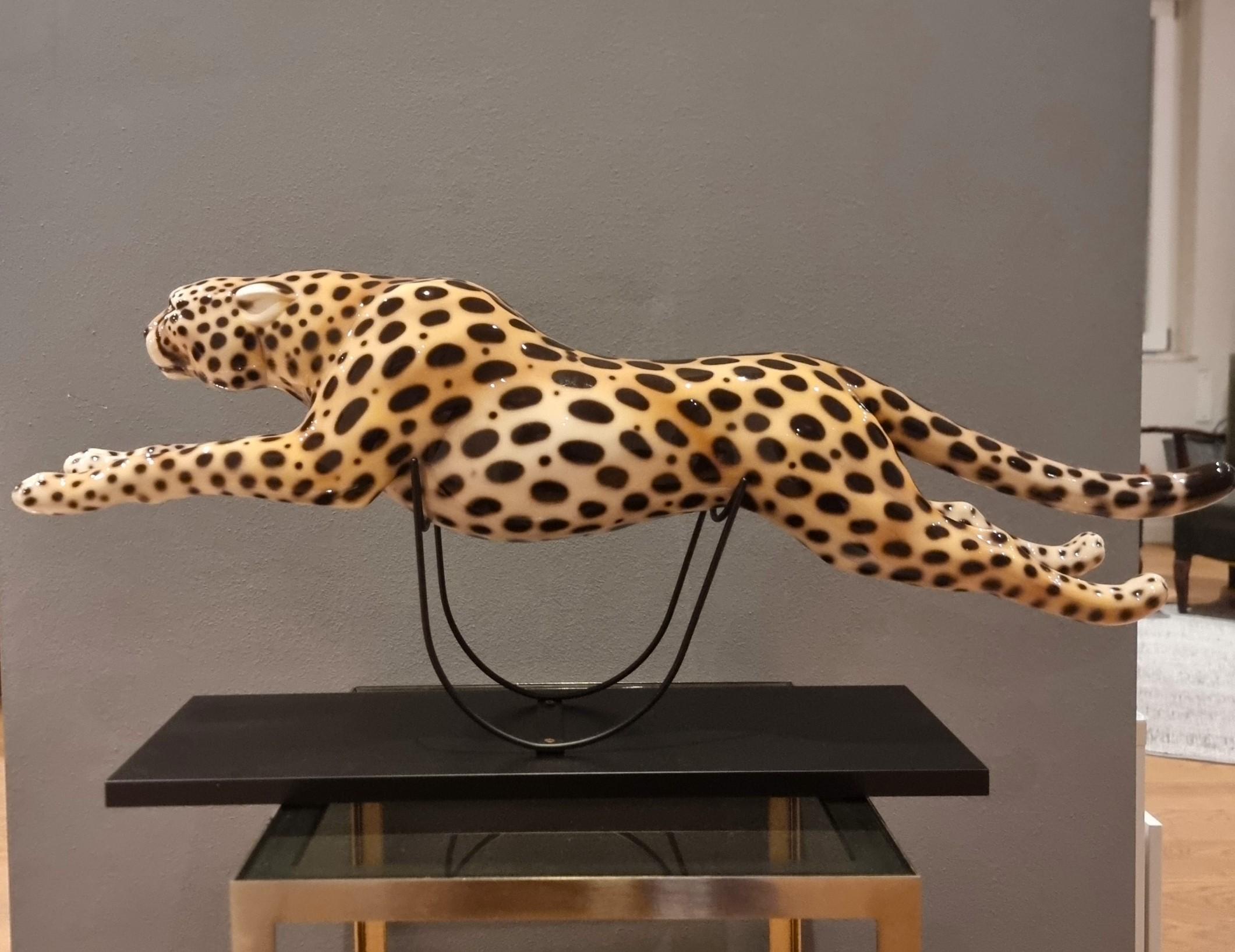 Modern Painted ceramic cheetah with high-class base: elegance and character For Sale