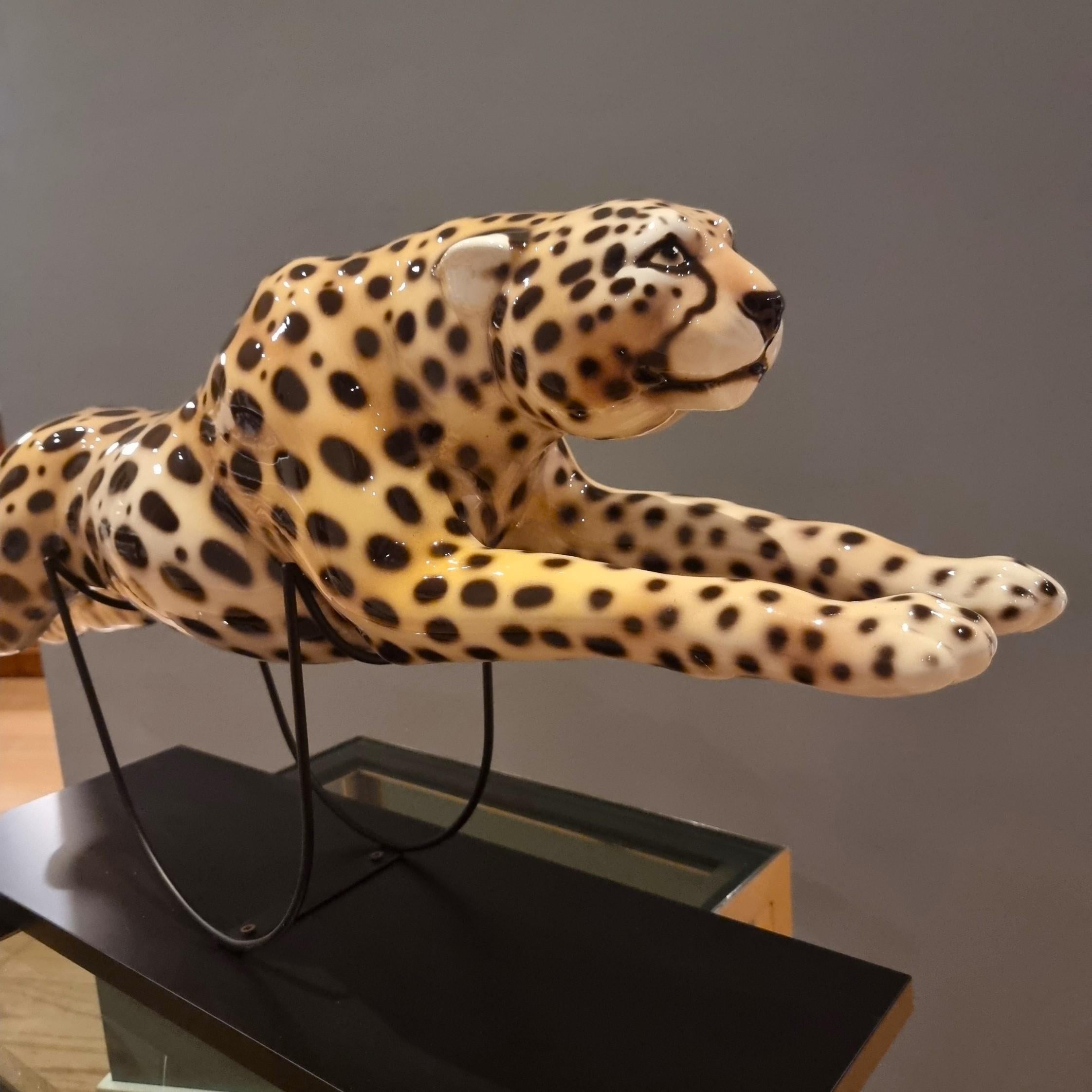 Painted ceramic cheetah with high-class base: elegance and character For Sale 1