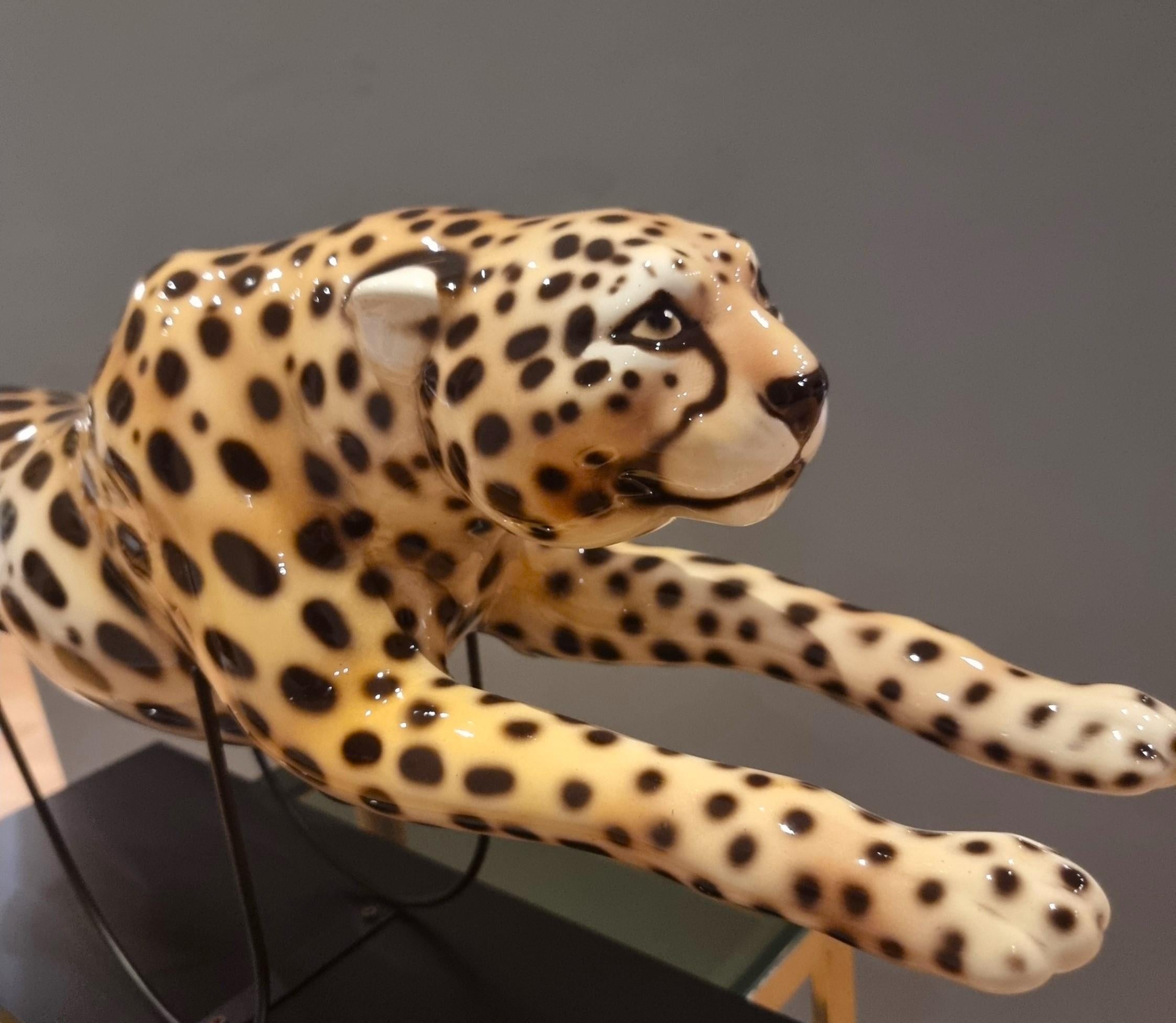 Painted ceramic cheetah with high-class base: elegance and character For Sale 2