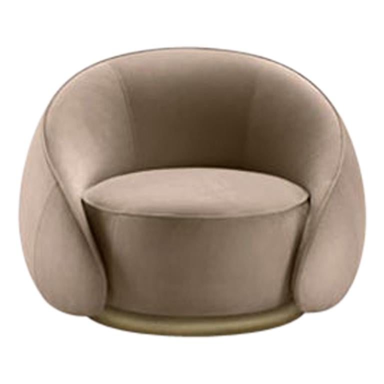 Ghidini 1961 Abbracci Armchair in Beige Leather with Brass Base by L. Bozzoli For Sale