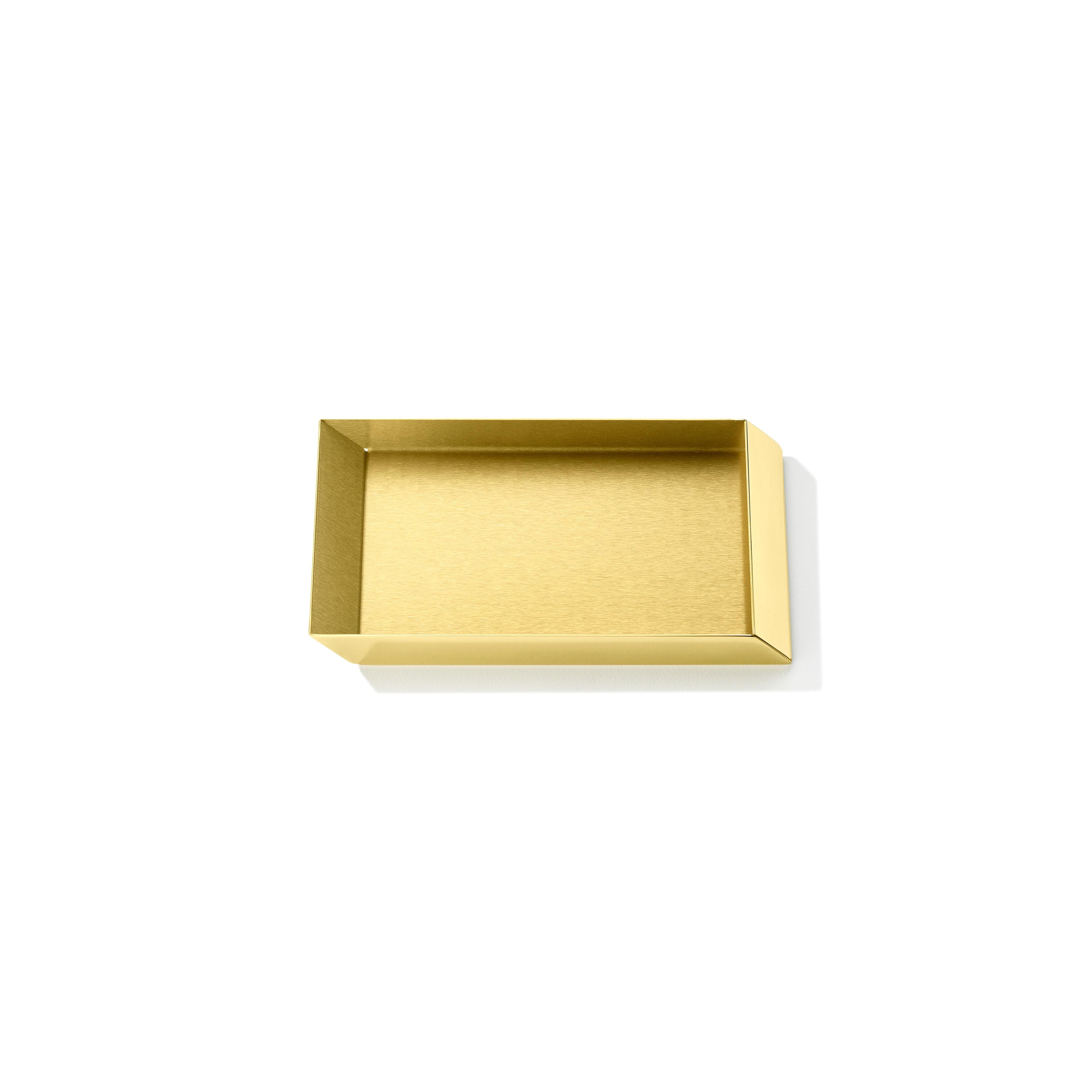 Axonometry rectangular small tray in brass by Elisa Giovanni.

Materials:
Brass
Net weight:
0.35 kg
Dimensions:
W 18 x D 12 x 2 H cm.