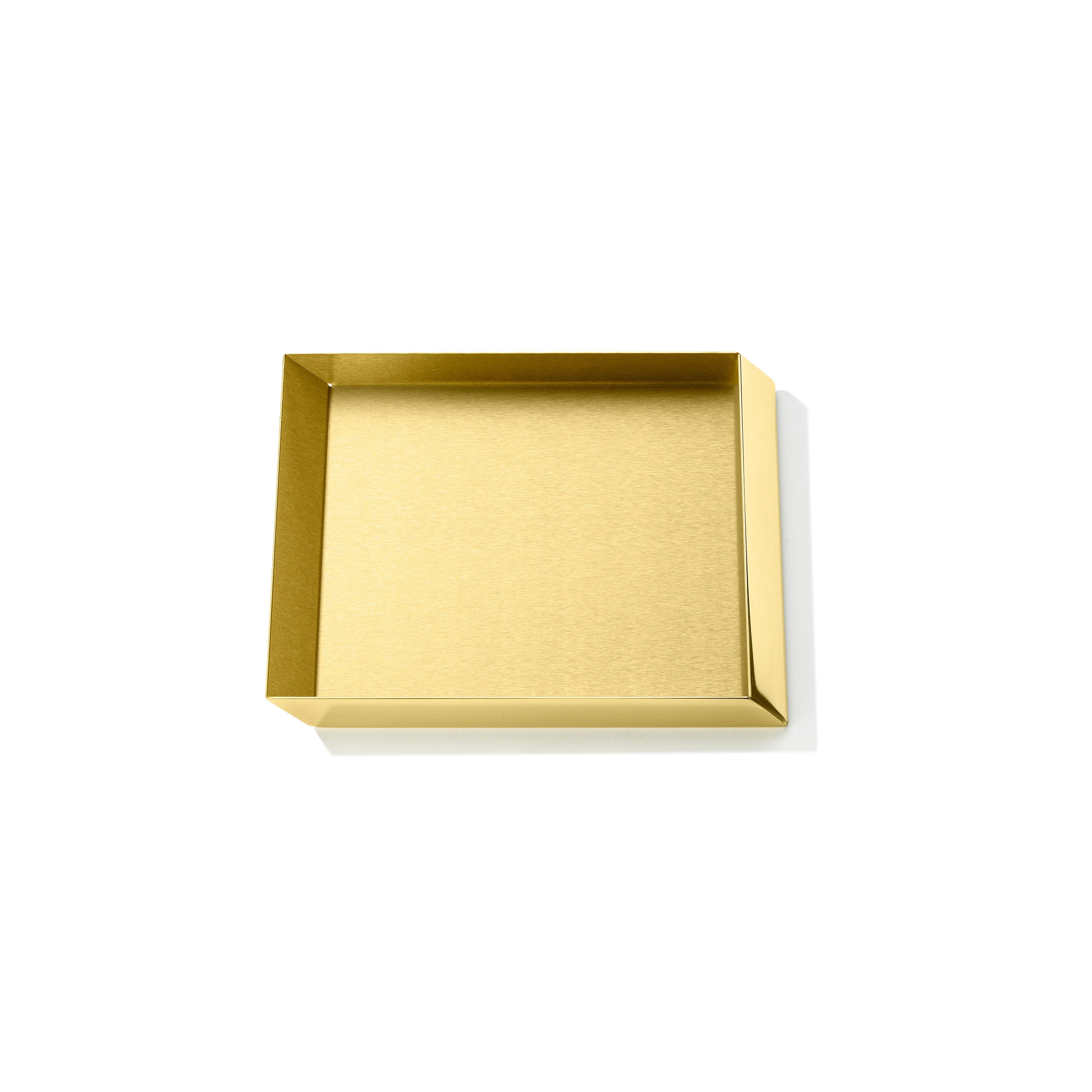 Kleines quadratisches Tablett Axonometry aus Messing von Elisa Giovanni.

Materialien:
Messing
Nettogewicht:
0.55 kg
Abmessungen:
B 20 x T 20 x 2 H cm.