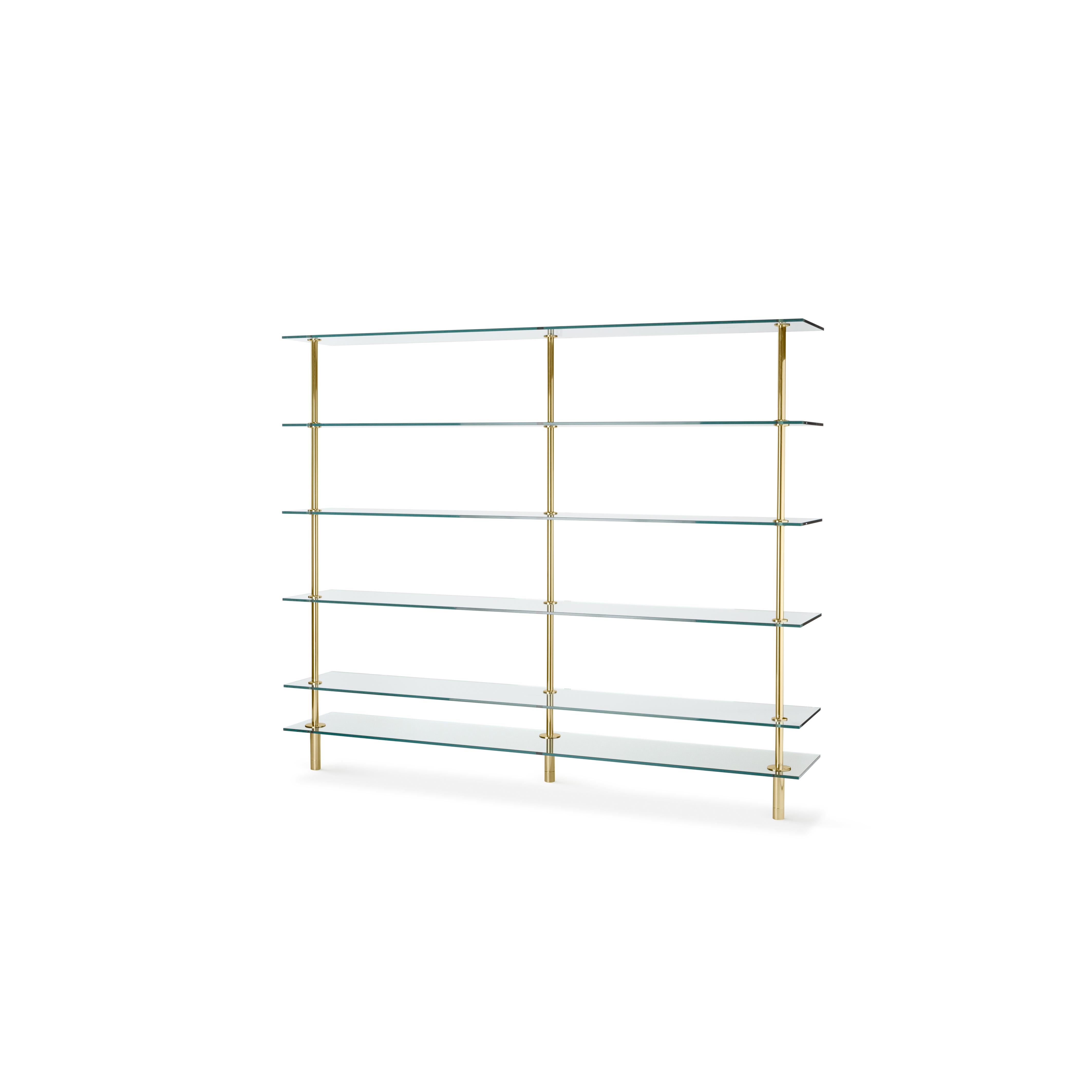 Bookshelves in crystal and brass.
The designer imagines a turning point in the use of such a precious finishes such as polished brass: from the idea of almost a unique object in its perfect craftsmanship, to the system to be built starting from the