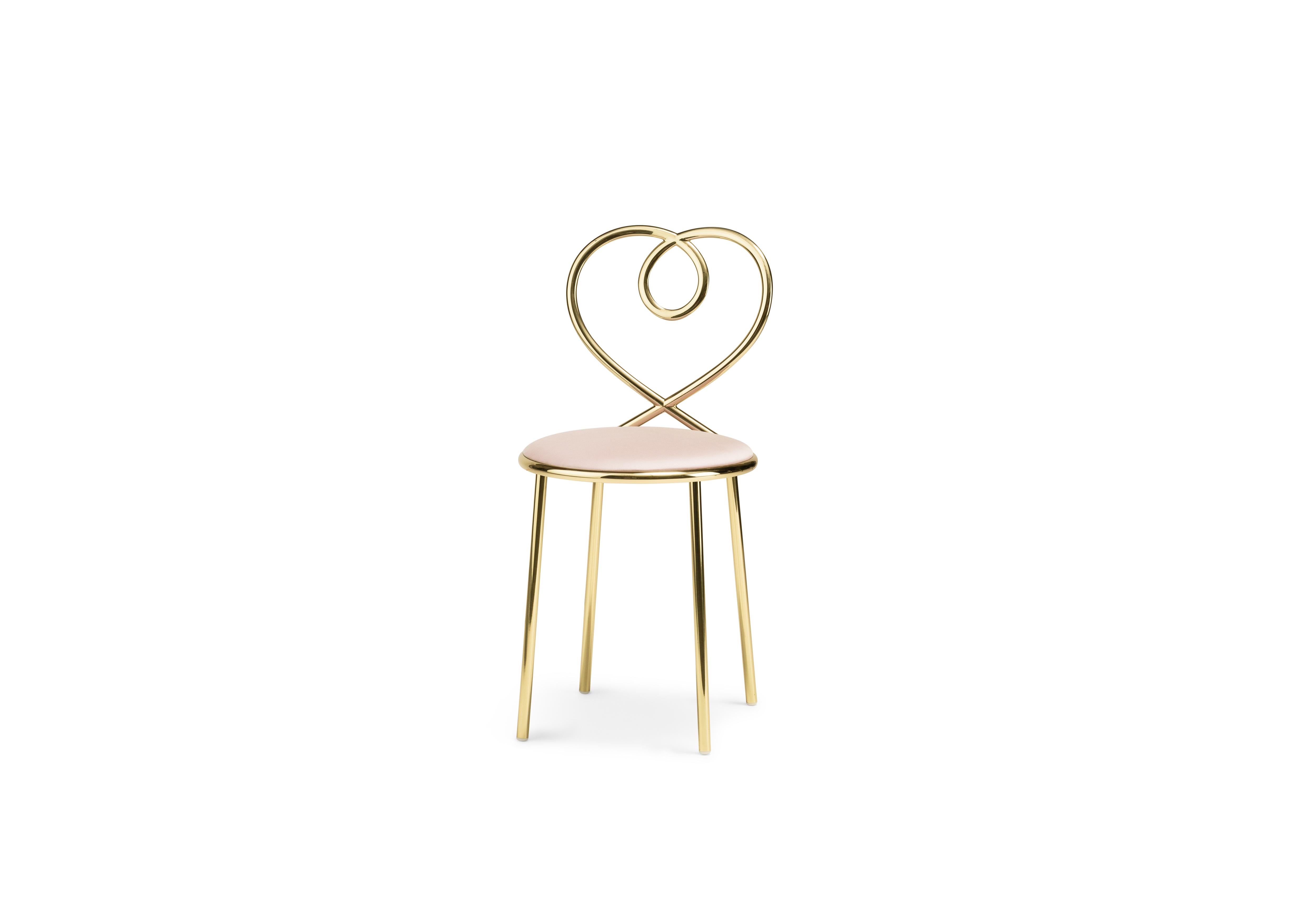 Love is all around. Clench yours tight, hold it close, and bestow on it the shiny perch it so wishes it deserved. Love chair for Ghidini 1961 provides a sumptuously soft landing for the love you’ve decided to start domesticating. Seated on a pale