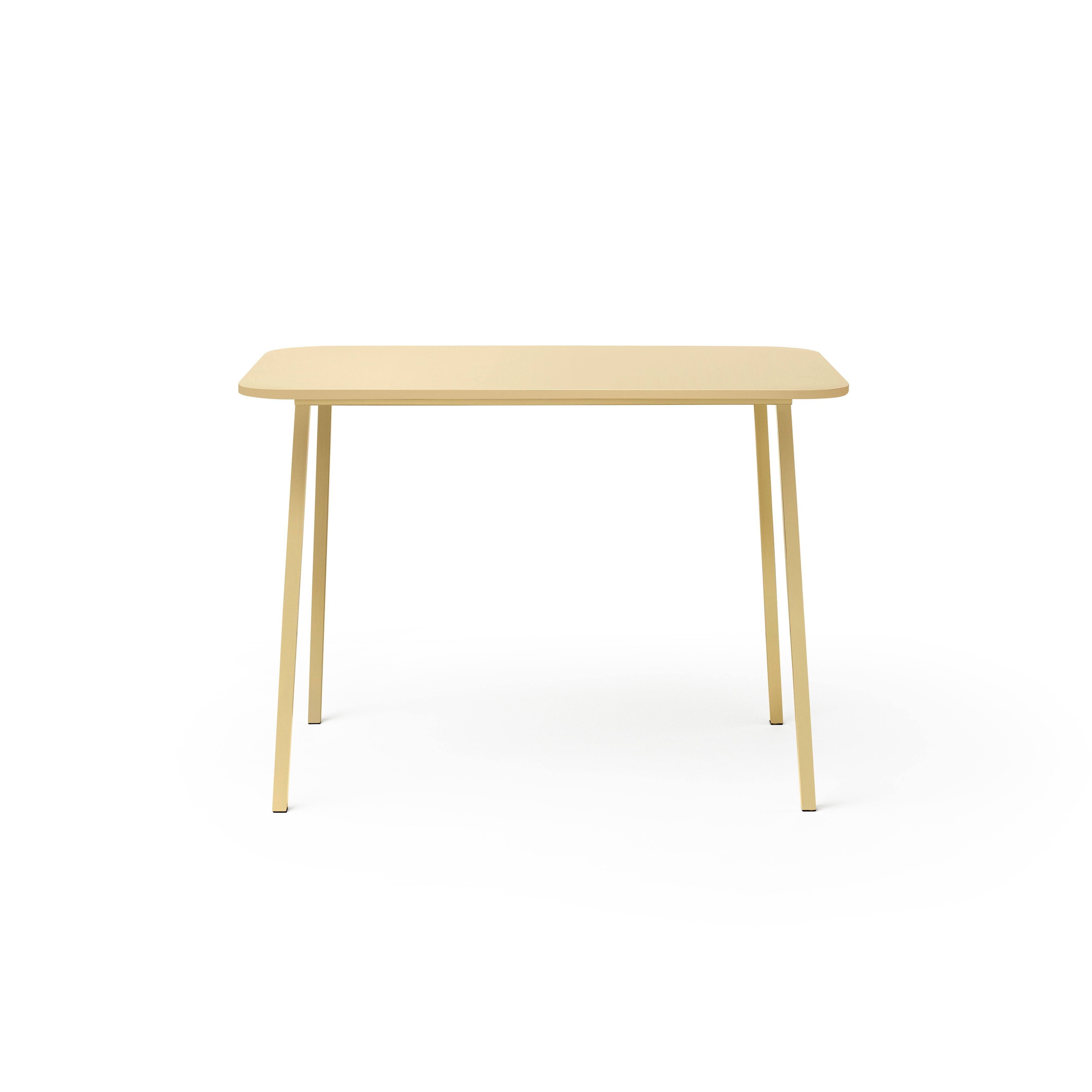 Bureau en acier inoxydable. Juste au moment où vous vous sentez déprimé, un peu malmené ou engourdi par la vie en général, un mètre carré de table spectaculairement brillant vient tout remettre à plat. Un endroit parfaitement fou sur lequel produire