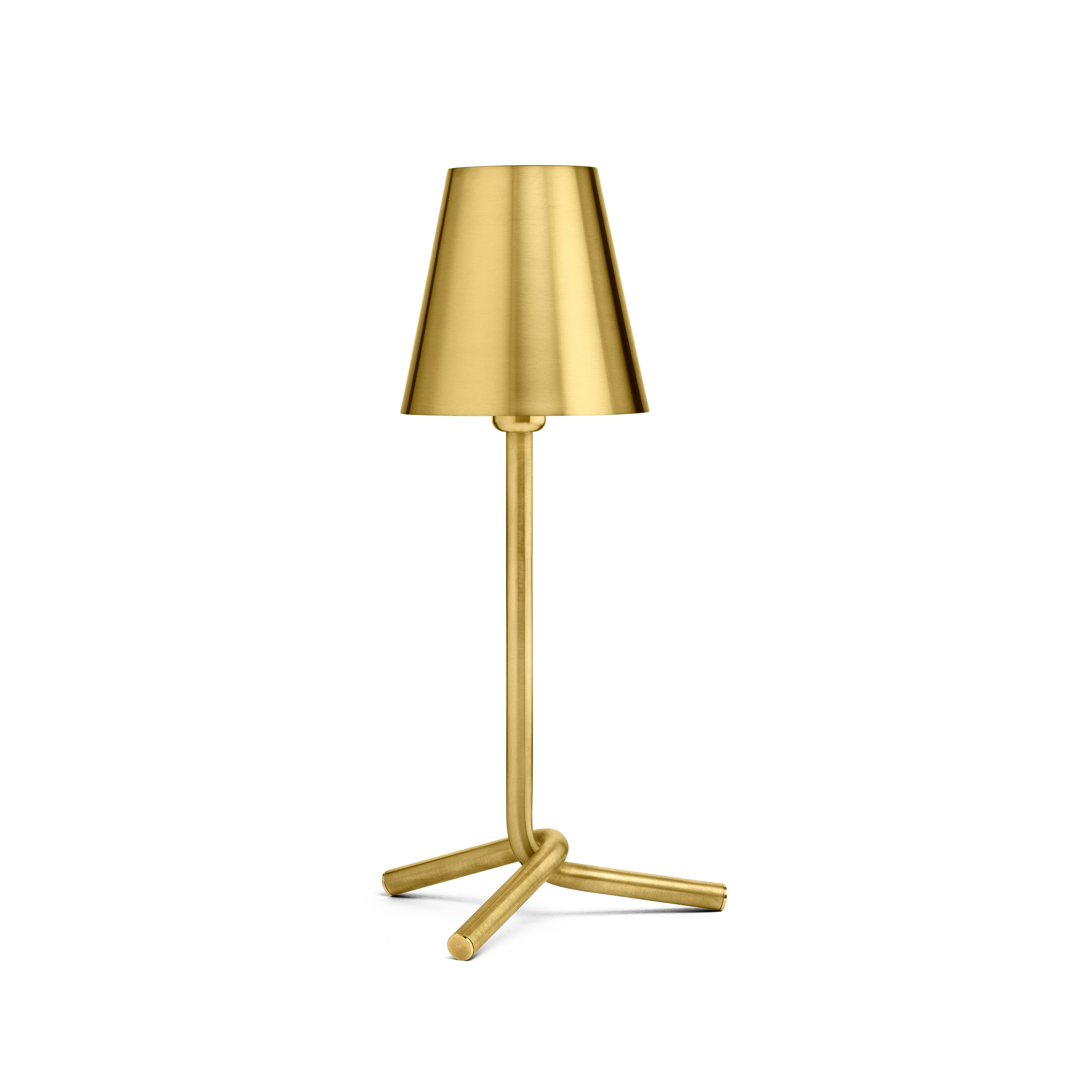 Mio table lamp in satin brass by A. Cibic.

Materials:
Satin brass
Net weight:
1.45 kg
Dimensions:
W 19 x D 21 x H 44 cm.