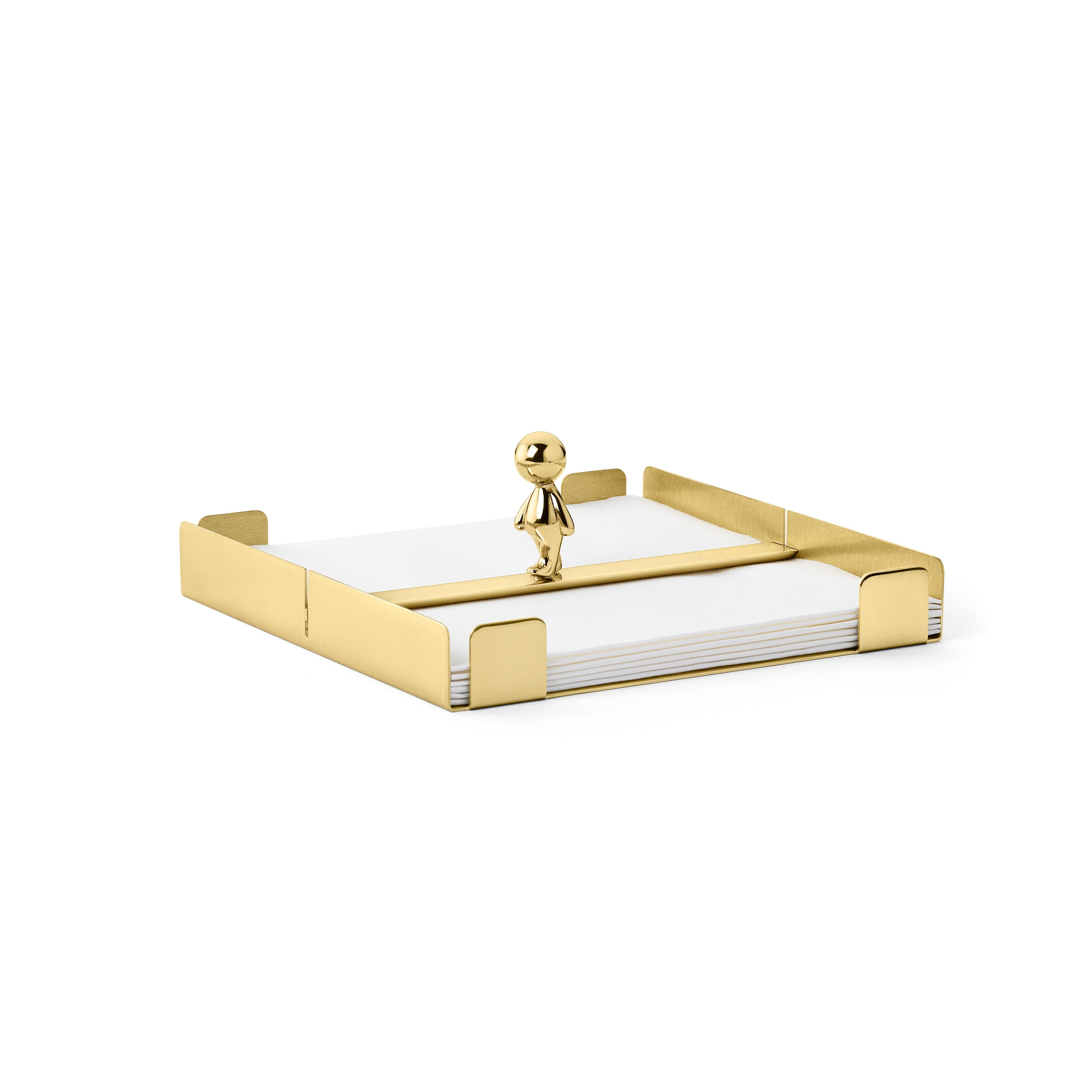 Napkins holder in brass
Omini is a family of products that plays on the inclusion and the relationship between the human figure with a series of monolithic objects from geometric and Minimalist design. Small Lilliputians attack and animate the pure