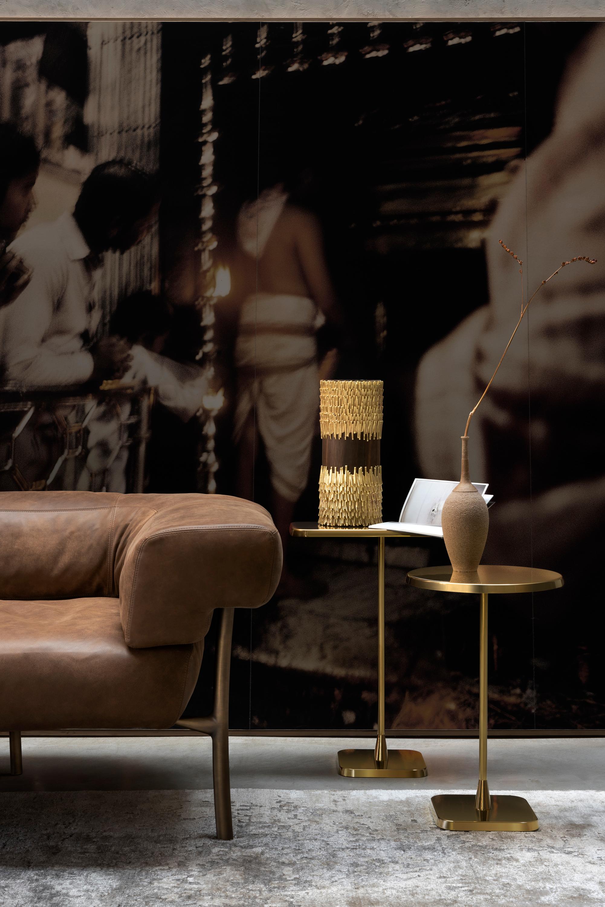 XXIe siècle et contemporain Ghidini 1961 Table carrée opéra avec finition dorée de Richard Hutten en vente