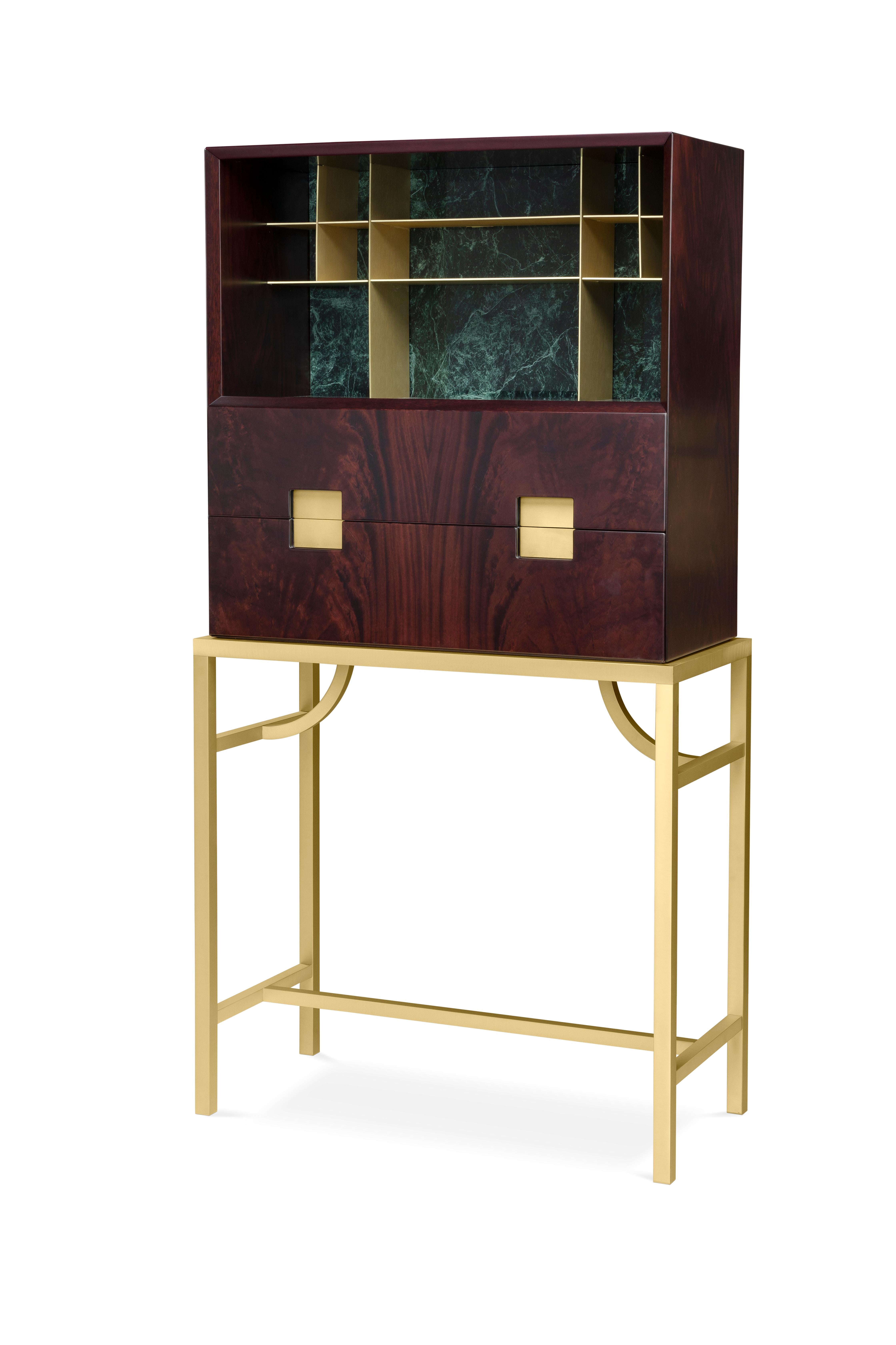 Elegant cabinet with essential lines of Japanese flavour. The slender structure in essence is opposed by four slim legs in gilded metal. Zuan is recognizable by the detail of the support, a quarter of a circle with great aesthetic and functionality,
