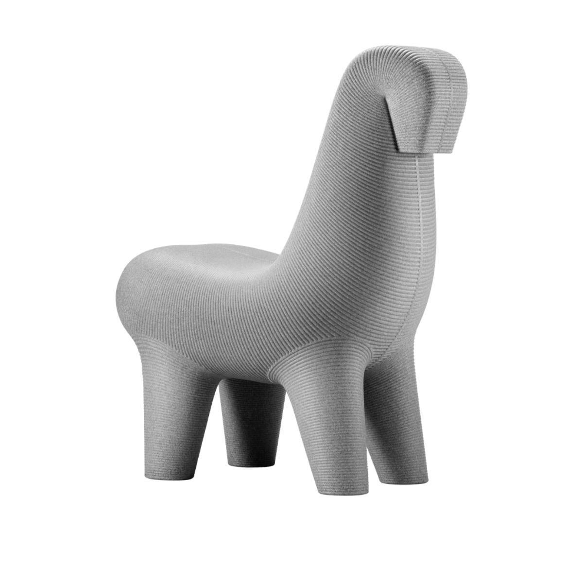 Ghoda Stuhl aus grauem, recycelbarem Polyethylen von Satyendra Pakhalè im Zustand „Neu“ im Angebot in Brooklyn, NY