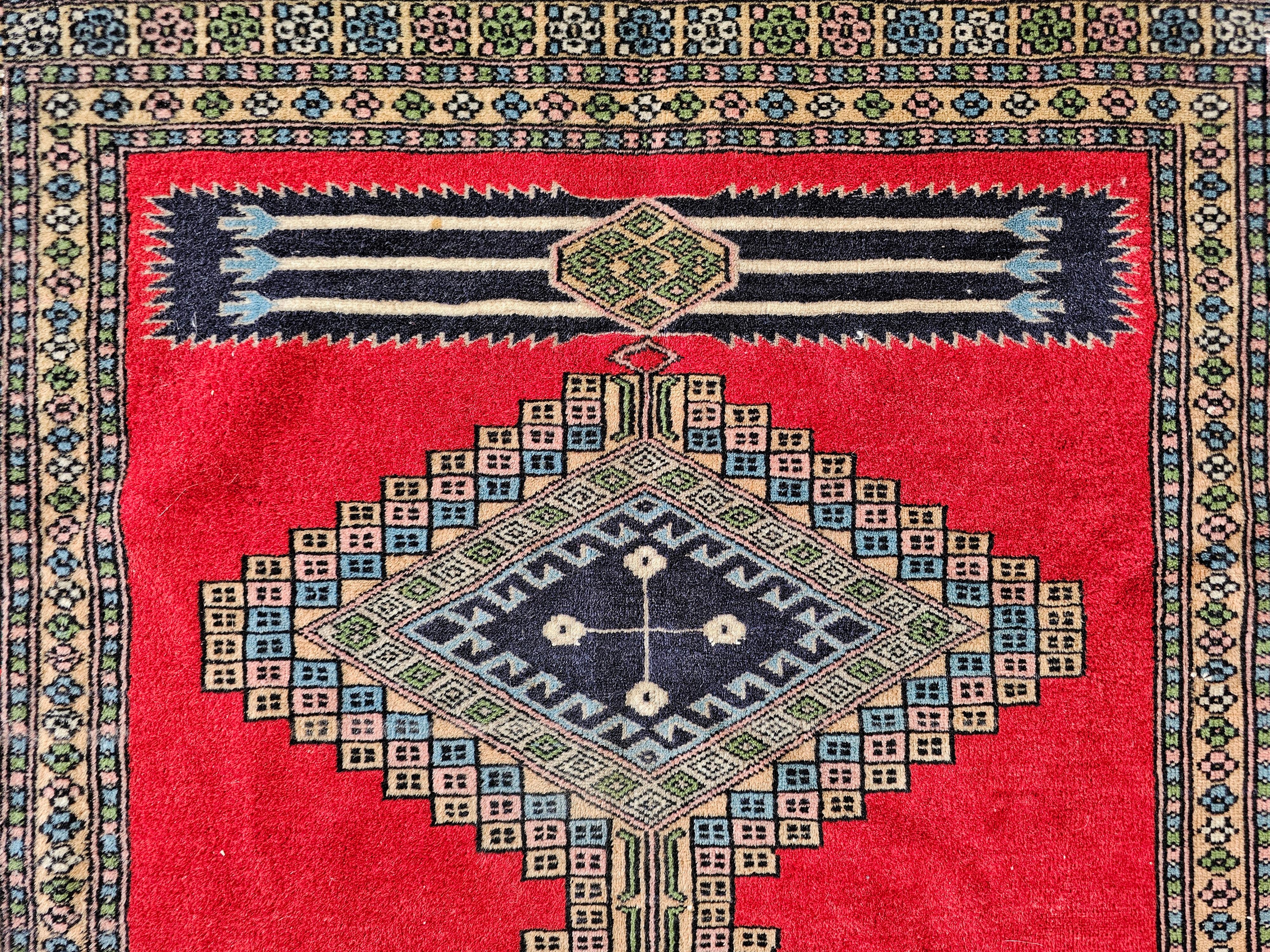 Pakistani Ghom Rug with unique patterns, handknotted in 100% fine wool, Pakistan 1930s For Sale
