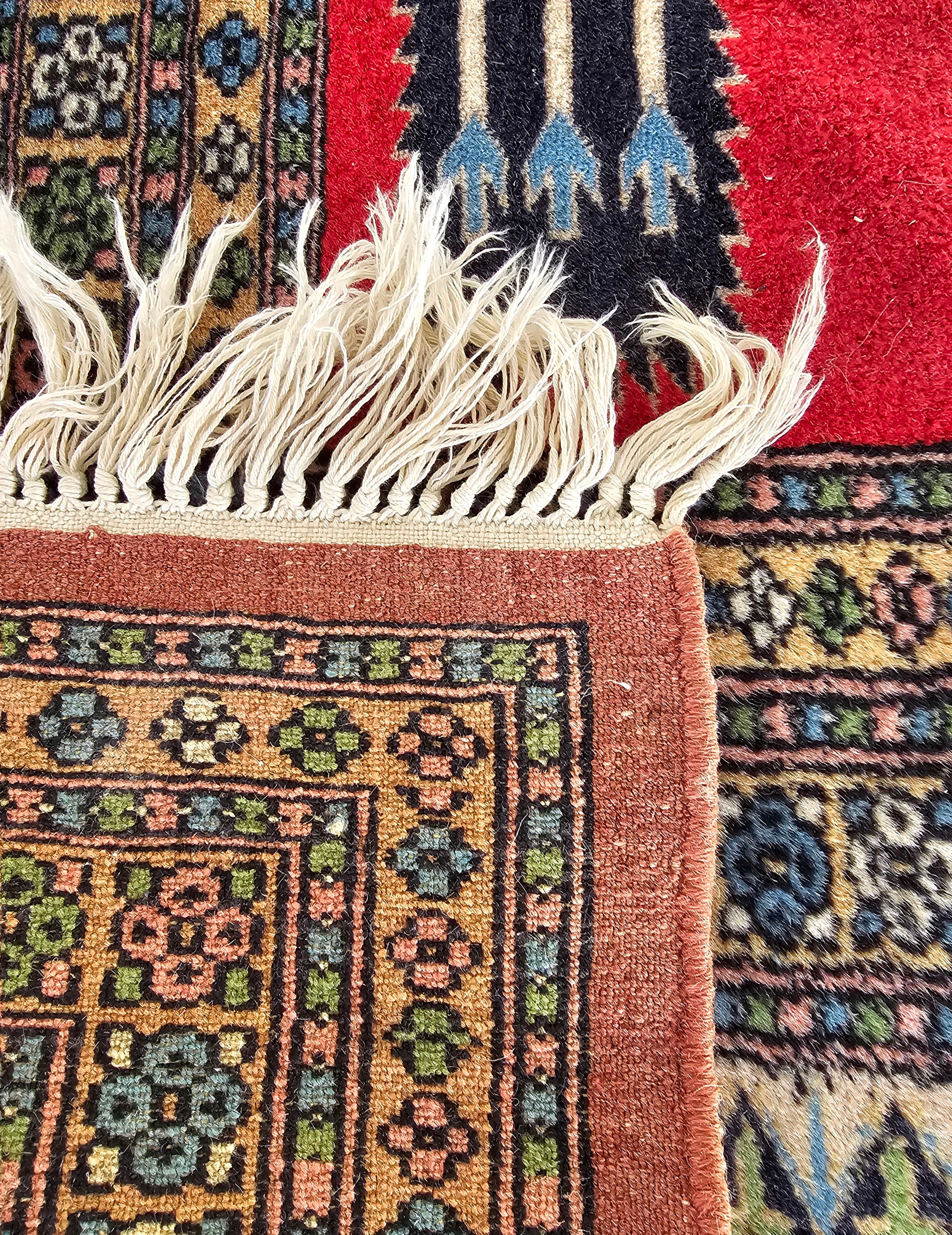 Ghom-Teppich mit einzigartigen Mustern, handgeknüpft aus 100 % feiner Wolle, Pakistan 1930er Jahre im Zustand „Gut“ im Angebot in Beograd, RS