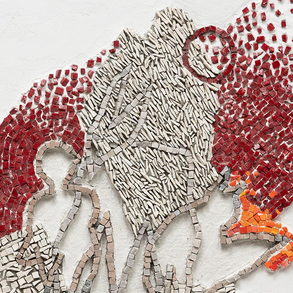 Intricate, eteree e altamente strutturate, le composizioni astratte dell'artista giapponese Toyoharu Kii riflettono un approccio sofisticato all'arte tecnica del mosaico. Con una formazione classica a Firenze, in Italia, Kii crea i suoi mosaici