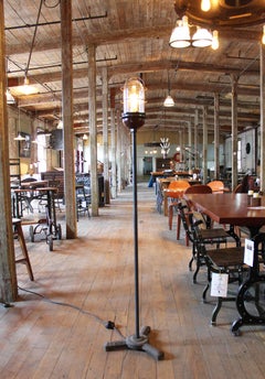 Ghost Light:: Theater Bühne Stehleuchte:: Glas:: Eisen und Stahl:: Vintage Industrial