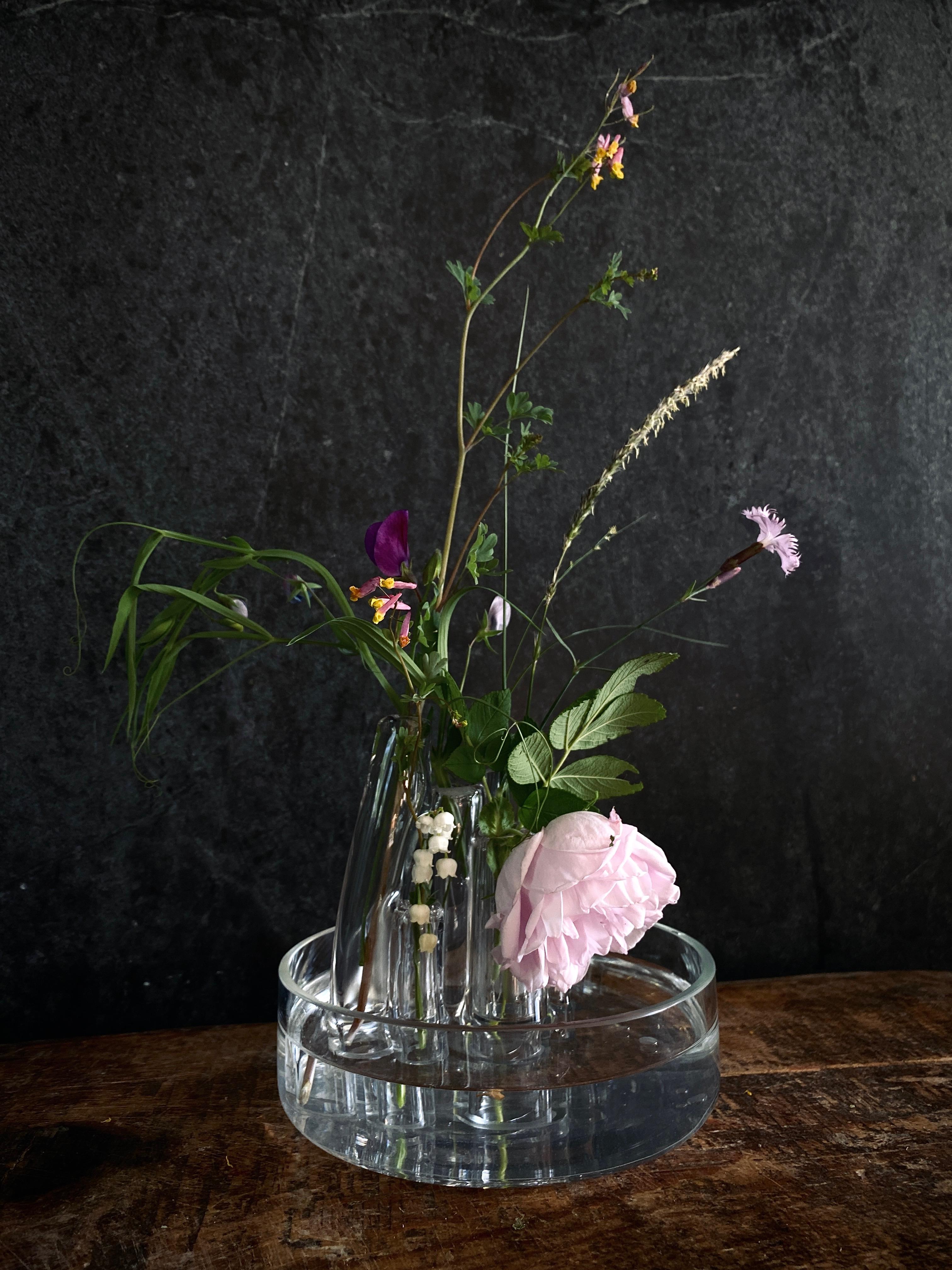 Verre d'art Vase à fleurs en verre sculptural Ghost Pipe en vente