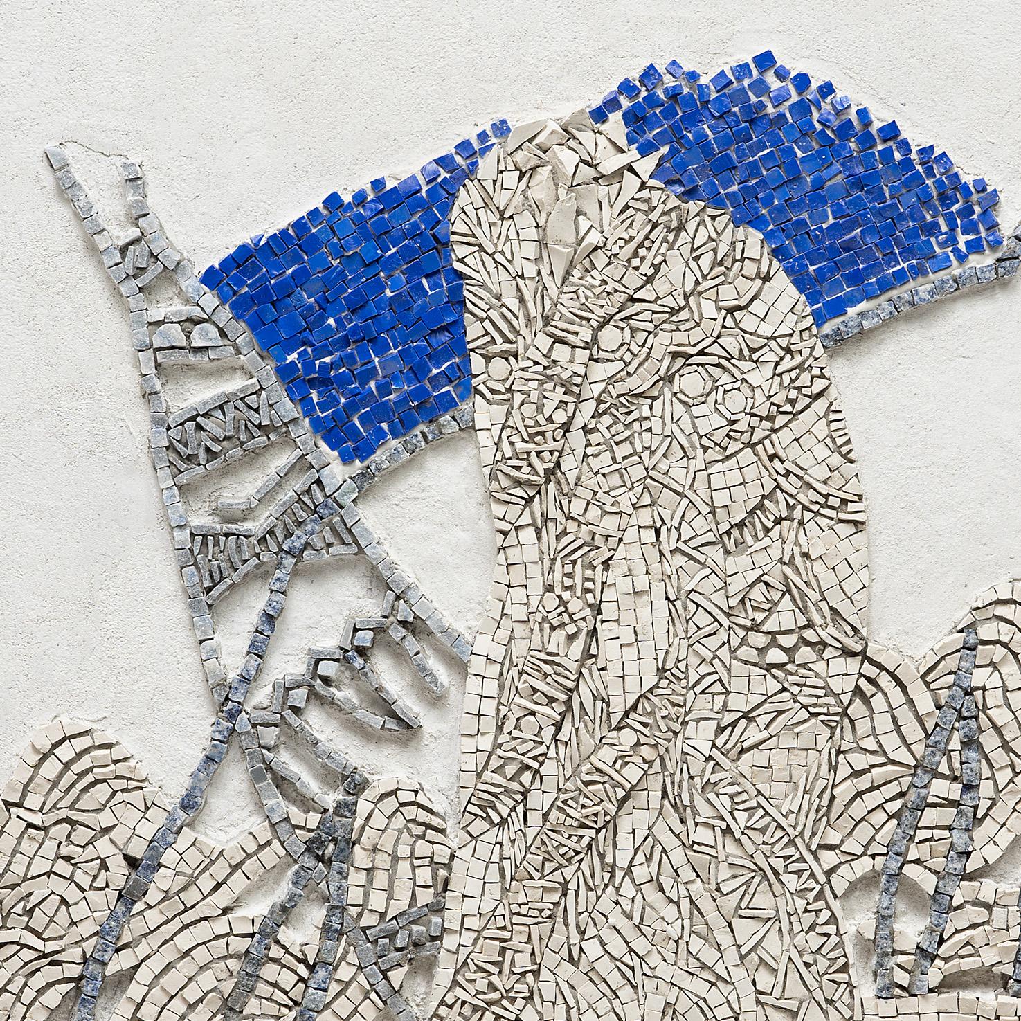 Intrincadas, etéreas y de gran textura, las composiciones abstractas del artista japonés del mosaico Toyoharu Kii reflejan un sofisticado enfoque del arte técnico de la elaboración del mosaico. De formación clásica en Florencia (Italia), Kii crea