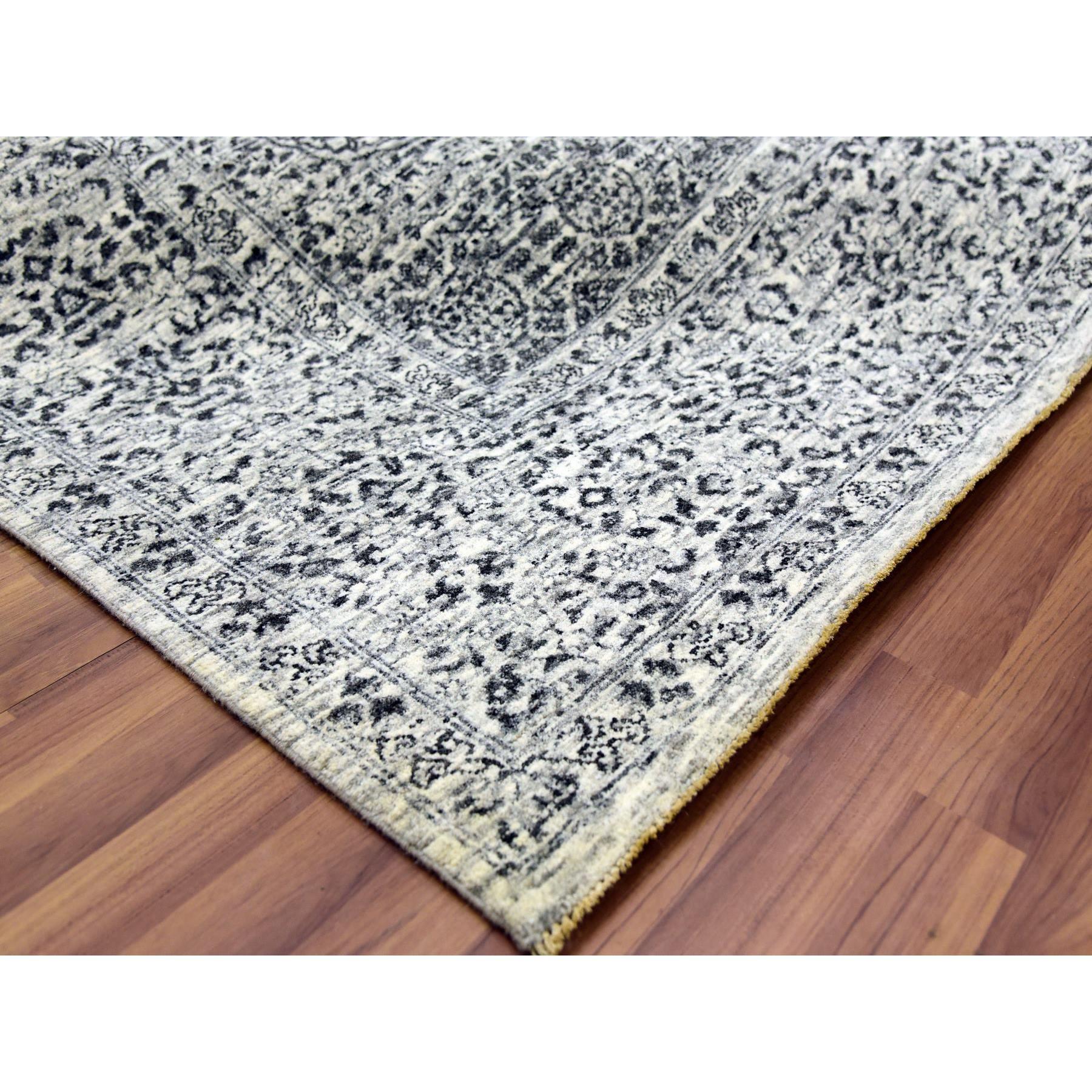 XXI secolo e contemporaneo Ghost White Undyed 100% Wool Hand Knotted Mamluke Design Rugs 8'0