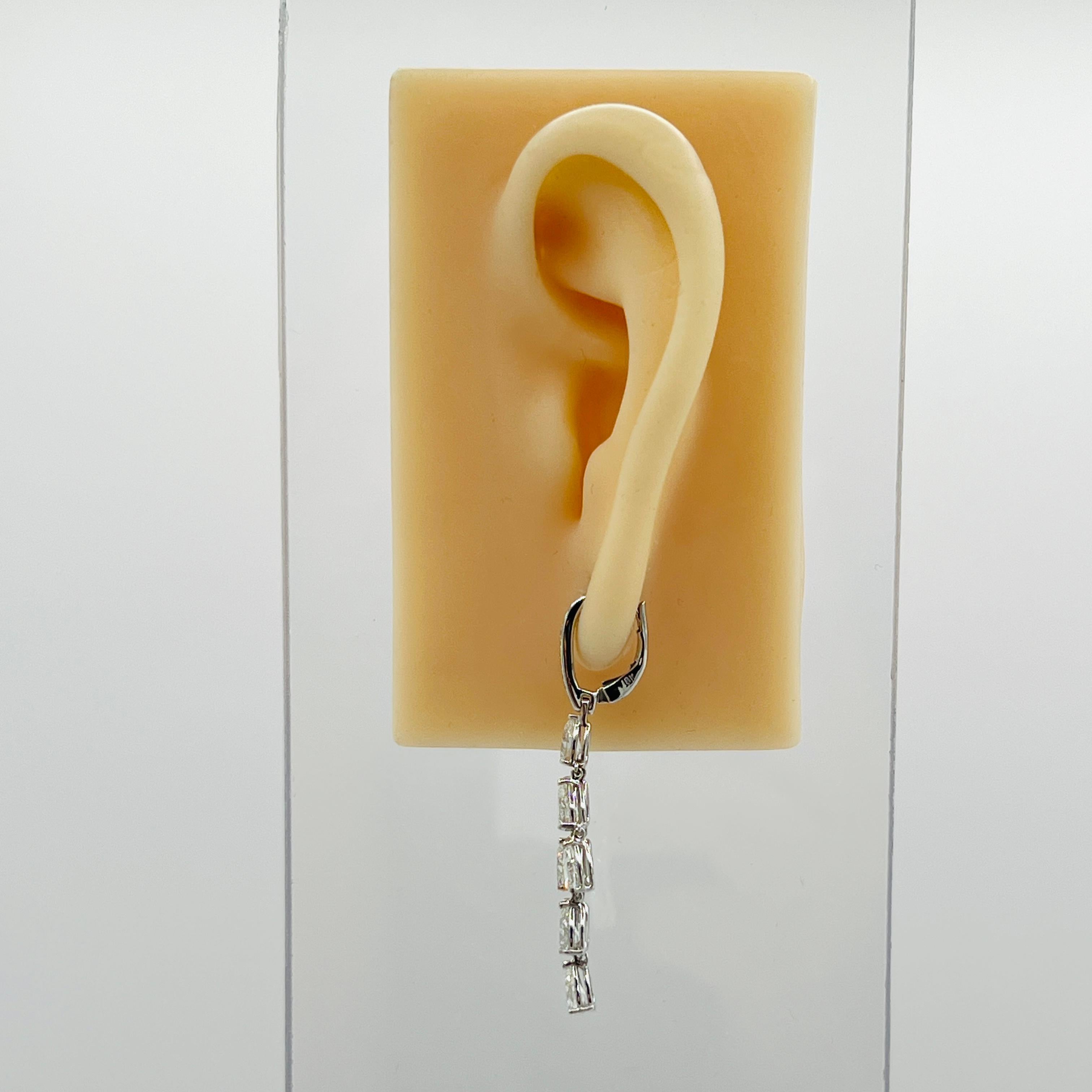 GIA 0,30 Karat Diamant-Birnenform Ohrringe in 18K Weißgold (Tropfenschliff) im Angebot