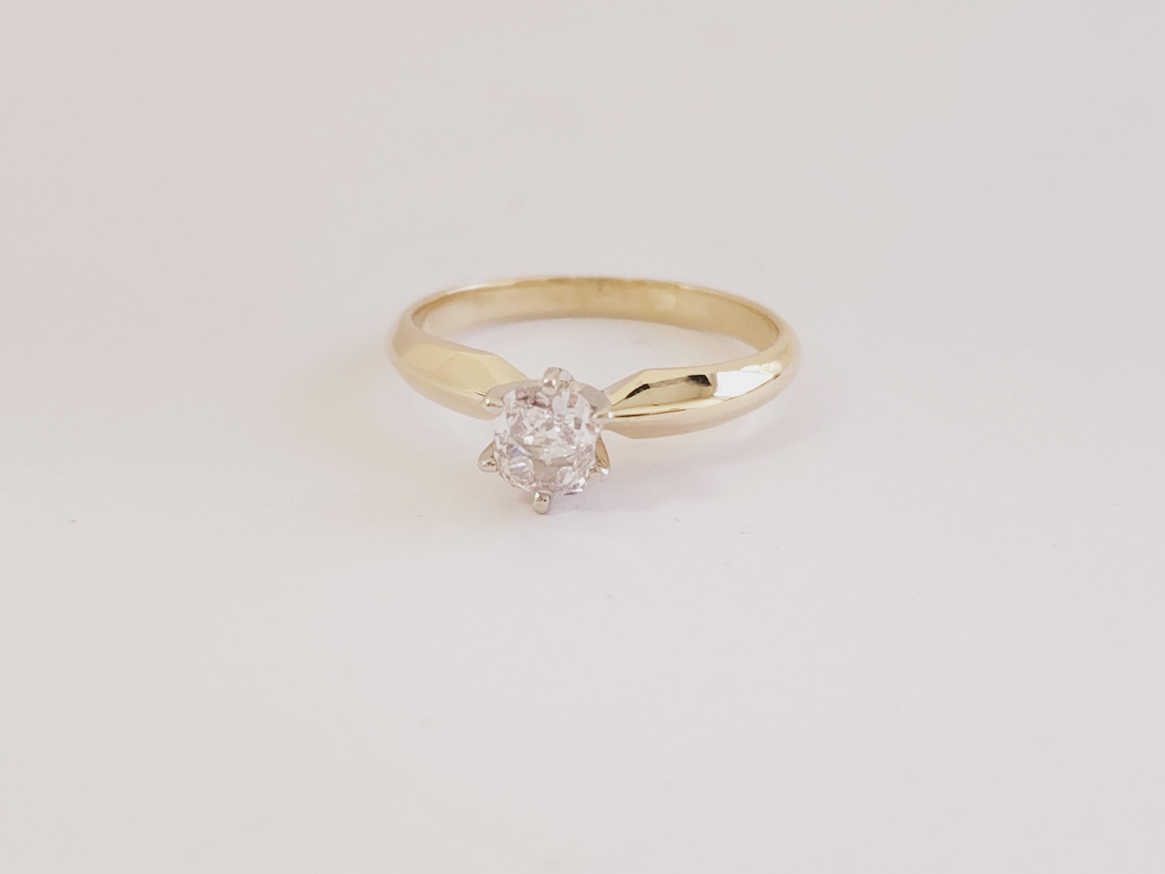 Taille coussin Bague solitaire en or jaune 14 carats avec diamant rose taille coussin de 0,53 carat certifié GIA en vente