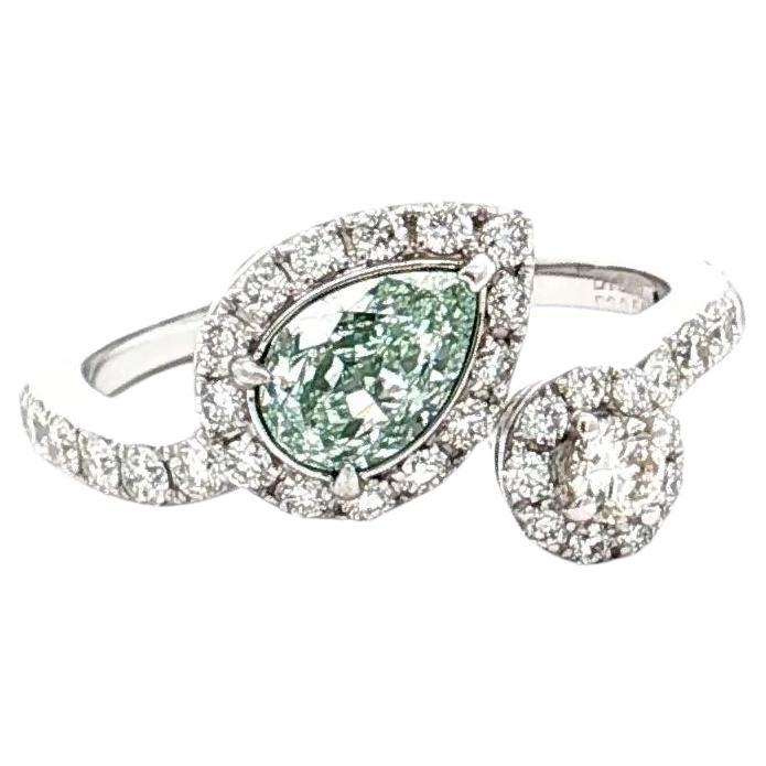 GIA 0,66 Carati Fancy Light Green (Undetermined) VVS2 Clarity Diamond Ring in vendita