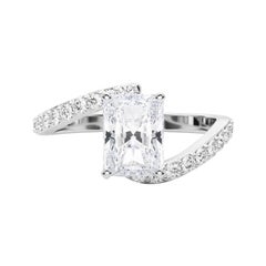 GIA 0.7 Carati Radiant Curved Bypass Pave Shank  Anello con diamante
