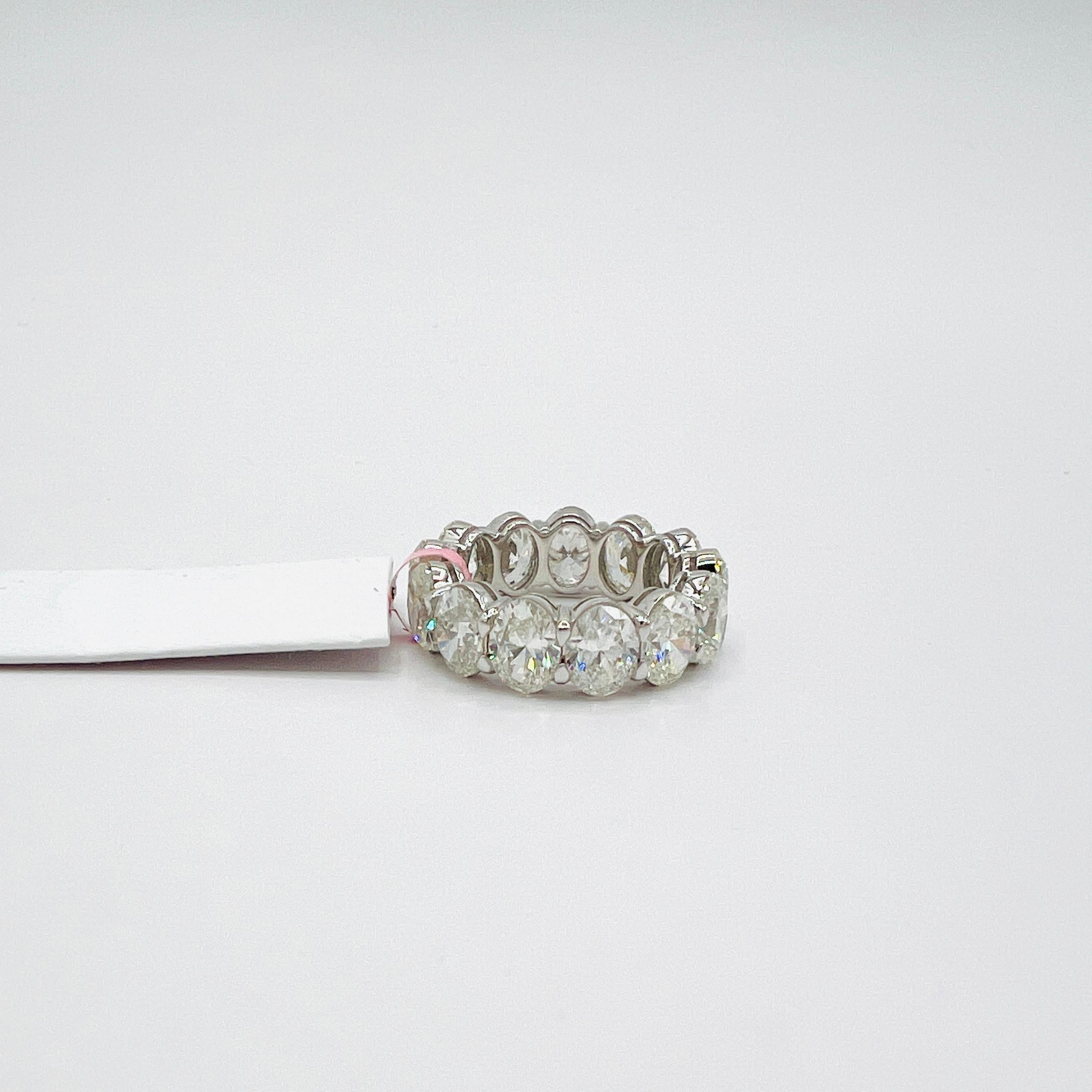 GIA Alianza de diamantes ovalados de 0,70 quilates cada uno en oro blanco de 18 quilates en venta 1