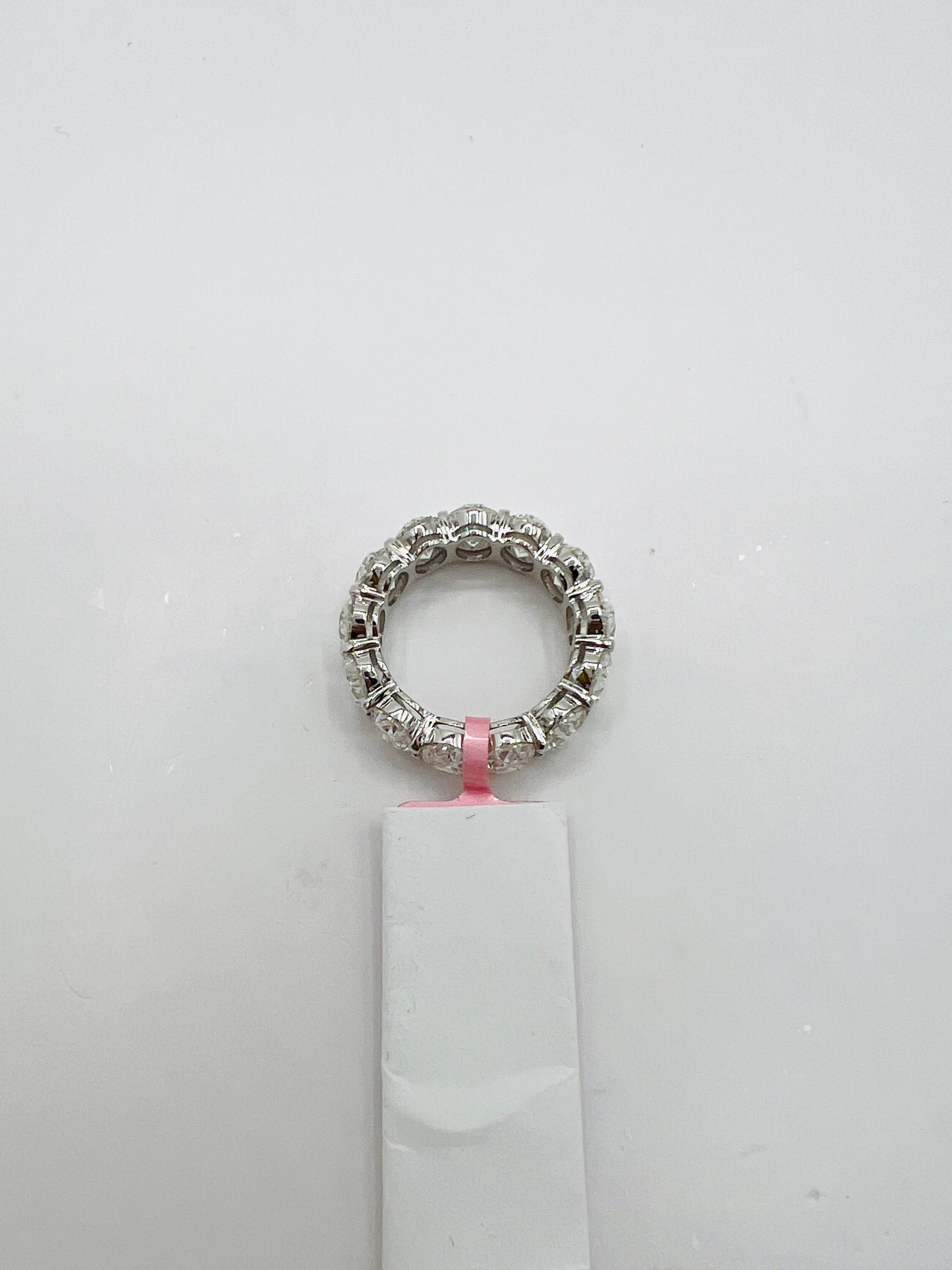 GIA Alianza de diamantes ovalados de 0,70 quilates cada uno en oro blanco de 18 quilates en venta 2