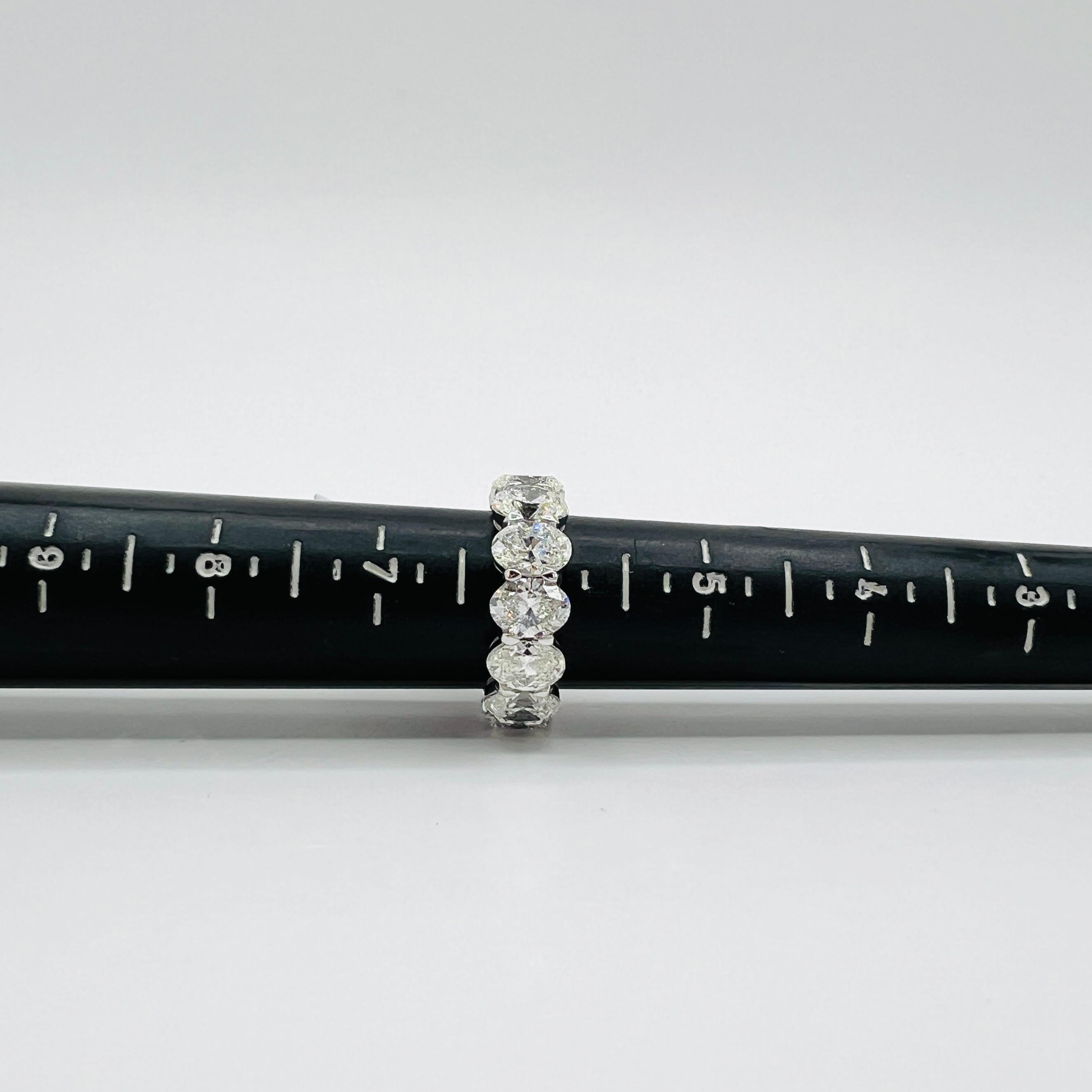 GIA Alianza de diamantes ovalados de 0,70 quilates cada uno en oro blanco de 18 quilates en venta 3