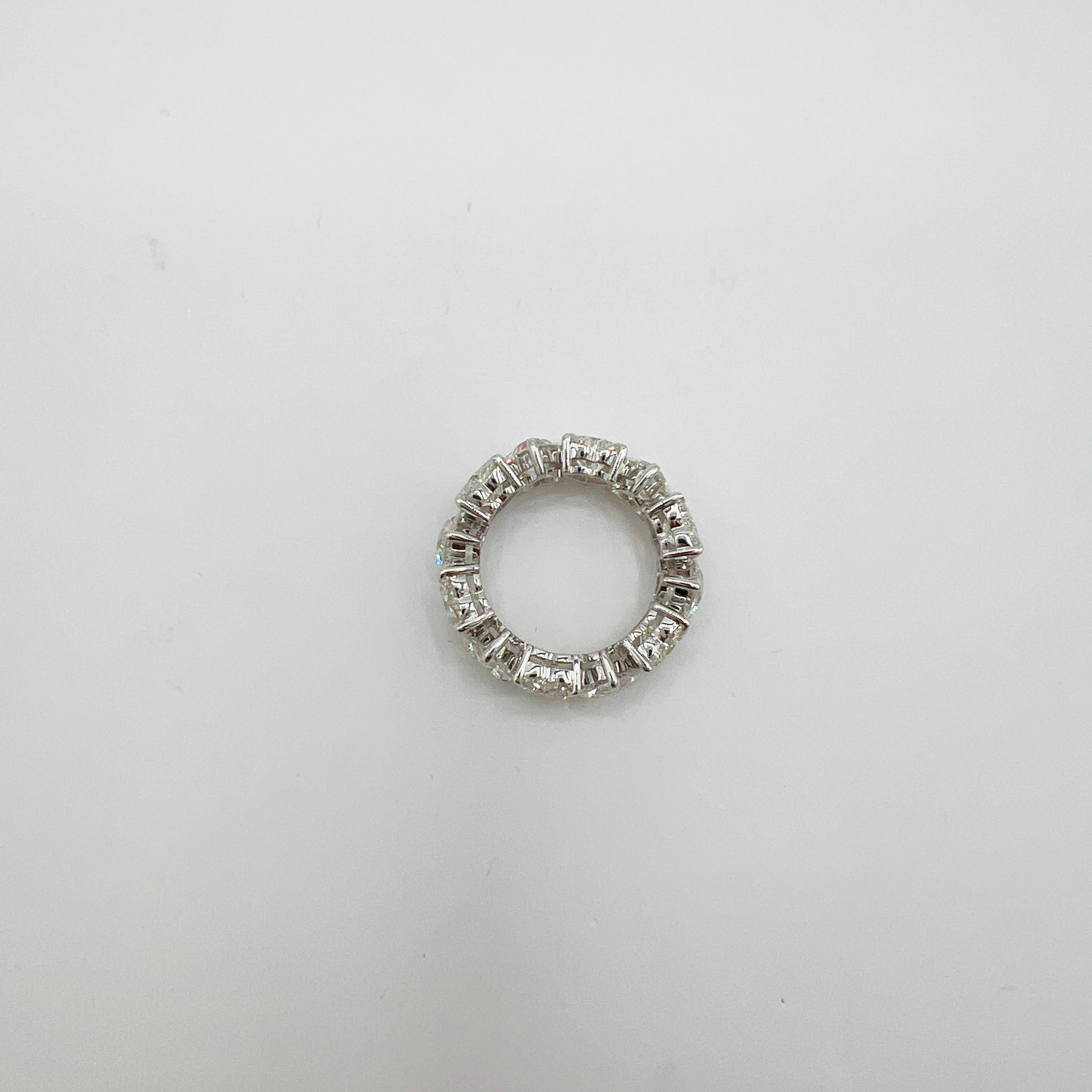 GIA  Anello a fascia per l'eternità con cuore di diamante bianco da 0,70 carati ciascuno in oro bianco 18 carati in vendita 2