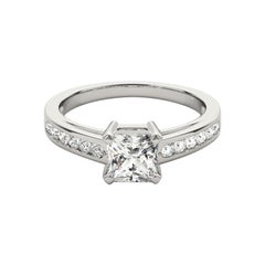 GIA 0,70ct Principessa a fila singola con canale incastonato nell'anello di diamanti in oro bianco della cattedrale