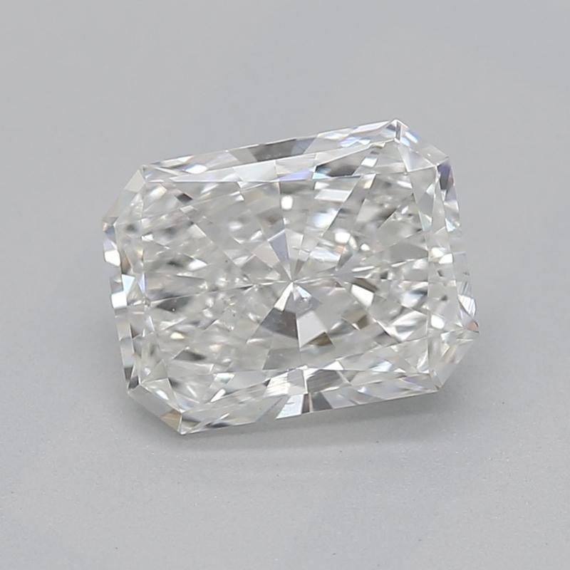 Cette magnifique bague est ornée d'une pierre centrale rayonnante d'un poids impressionnant de 0,70 et d'une pureté irréprochable de G et SI1. Cette pièce exquise est fabriquée de manière experte en or jaune, offrant un éclat chaud et radieux qui