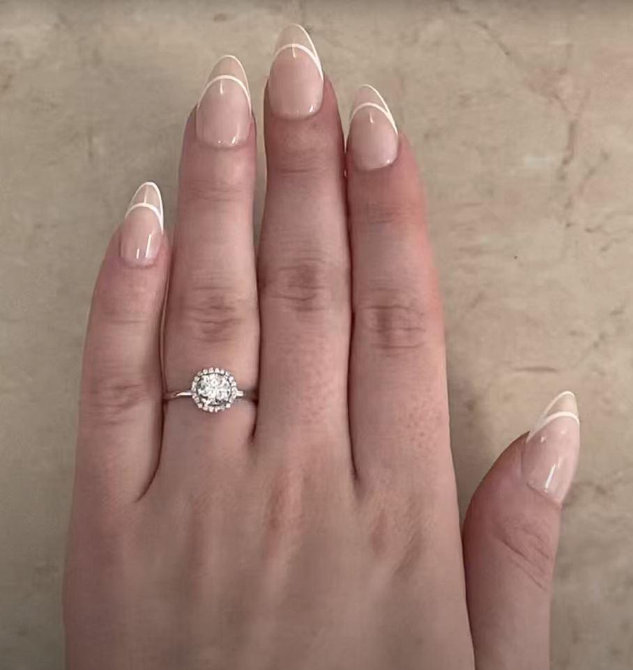 Verlobungsring, GIA 0,70 Karat runder Diamant im Brillantschliff, I Farbe, 18 Karat Weißgold im Angebot 3