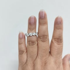 GIA 0,70's ciascuno Anello a fascia di eternità con diamanti tondi e brillanti in oro bianco 18 carati