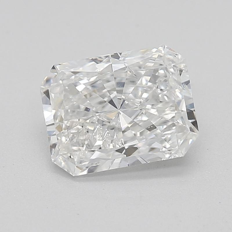 Voici une superbe bague en diamant qui incarne l'élégance et la sophistication. En son cœur se trouve un diamant radiant envoûtant pesant 0,73, magistralement classé F et I1. Cette bague capte magnifiquement la lumière, créant une splendide danse de
