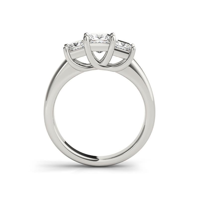GIA 0,75 Carati Tre Pietre Condivise con Punte Principessa  Anello con diamante In condizioni Nuovo in vendita a New York, NY