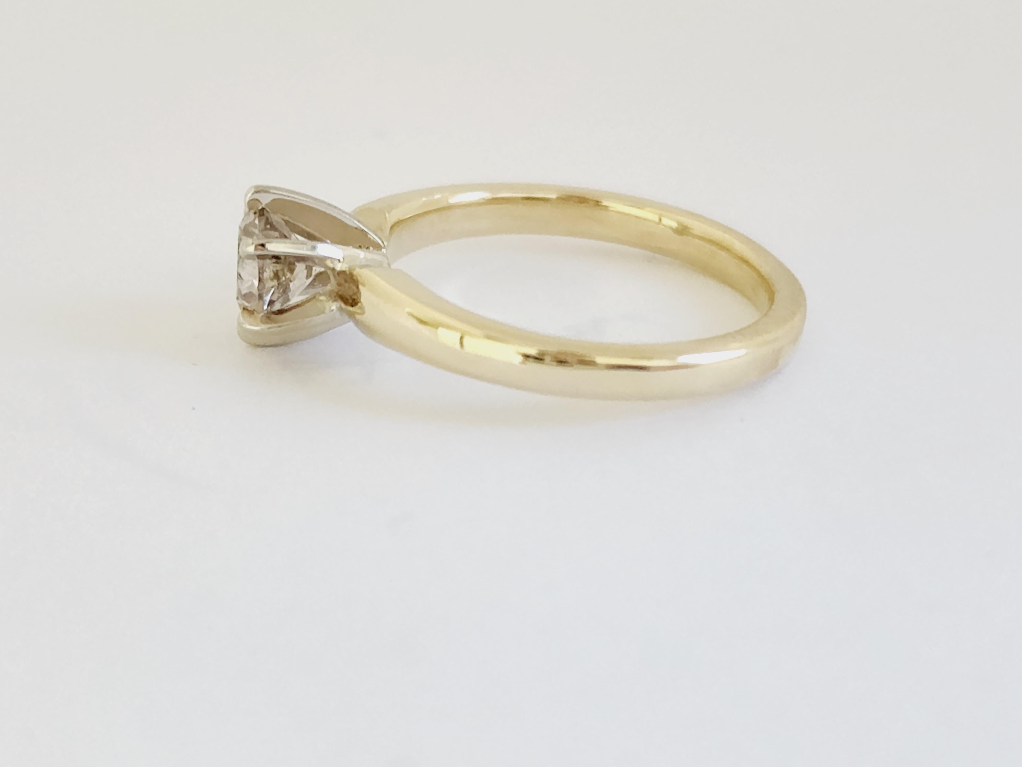 Taille ronde Bague en or jaune 14 carats GIA 0.76 Carat Natural Light Brown Round Diamond Ring en vente