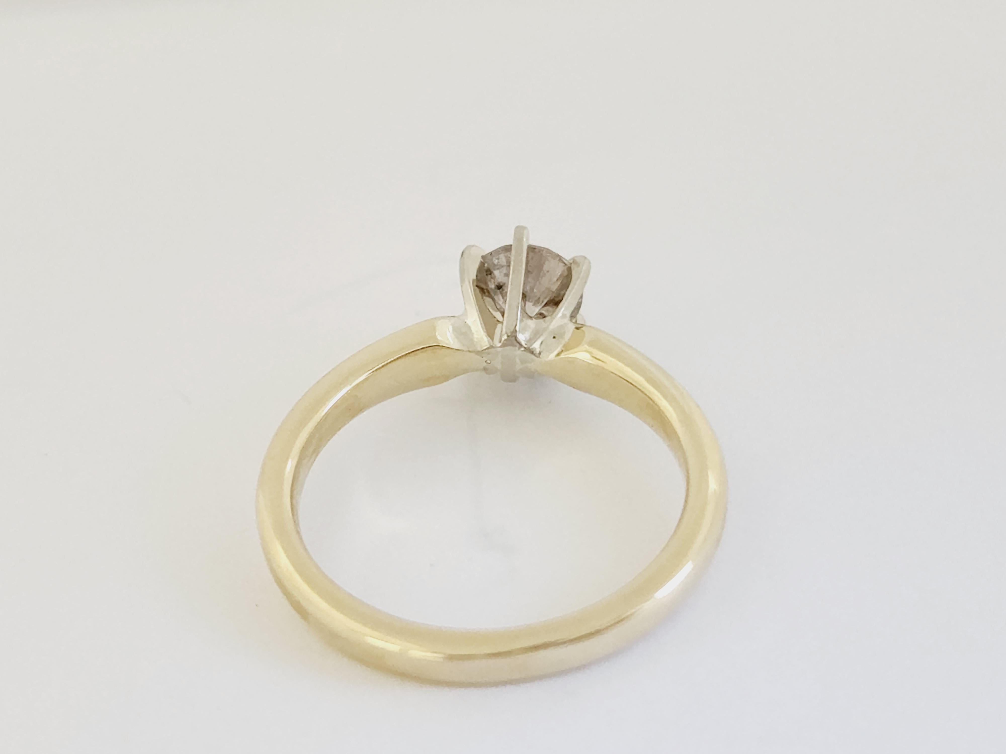 Bague en or jaune 14 carats GIA 0.76 Carat Natural Light Brown Round Diamond Ring en vente 1
