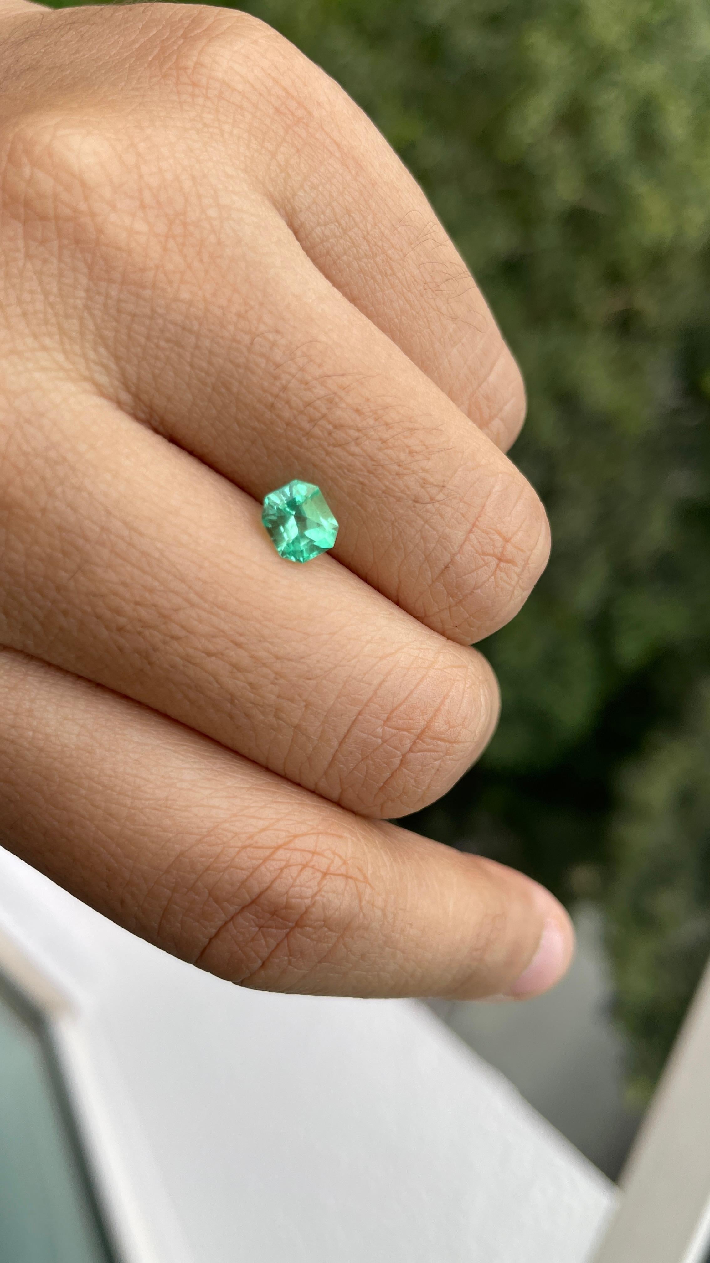 GIA 0.76ct Colombia Muzo Emerald -Minor Clarity Enhanced (F1) -(5.90x5.13 x4.1mm) en vente 5
