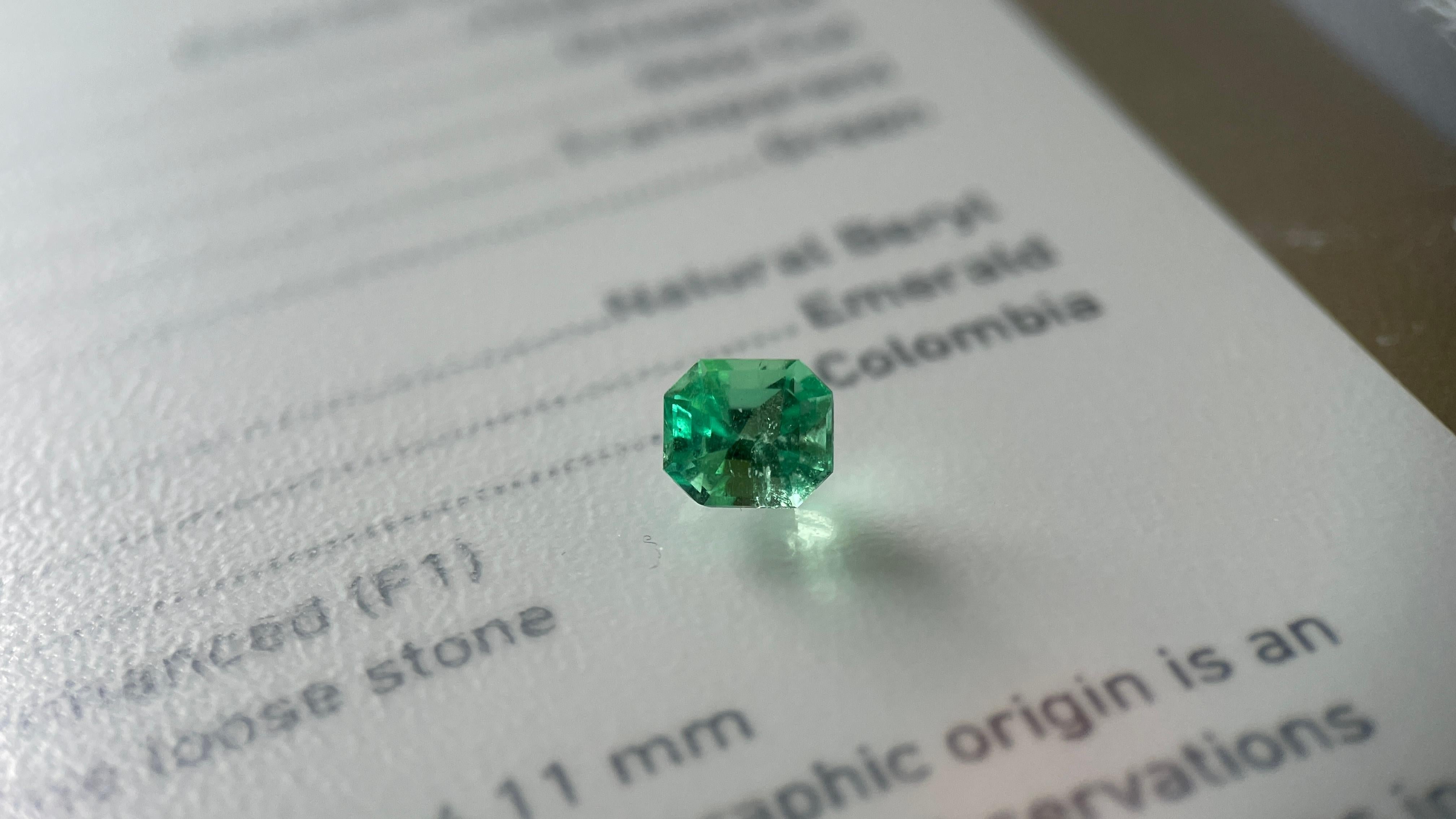Art déco GIA 0.76ct Colombia Muzo Emerald -Minor Clarity Enhanced (F1) -(5.90x5.13 x4.1mm) en vente