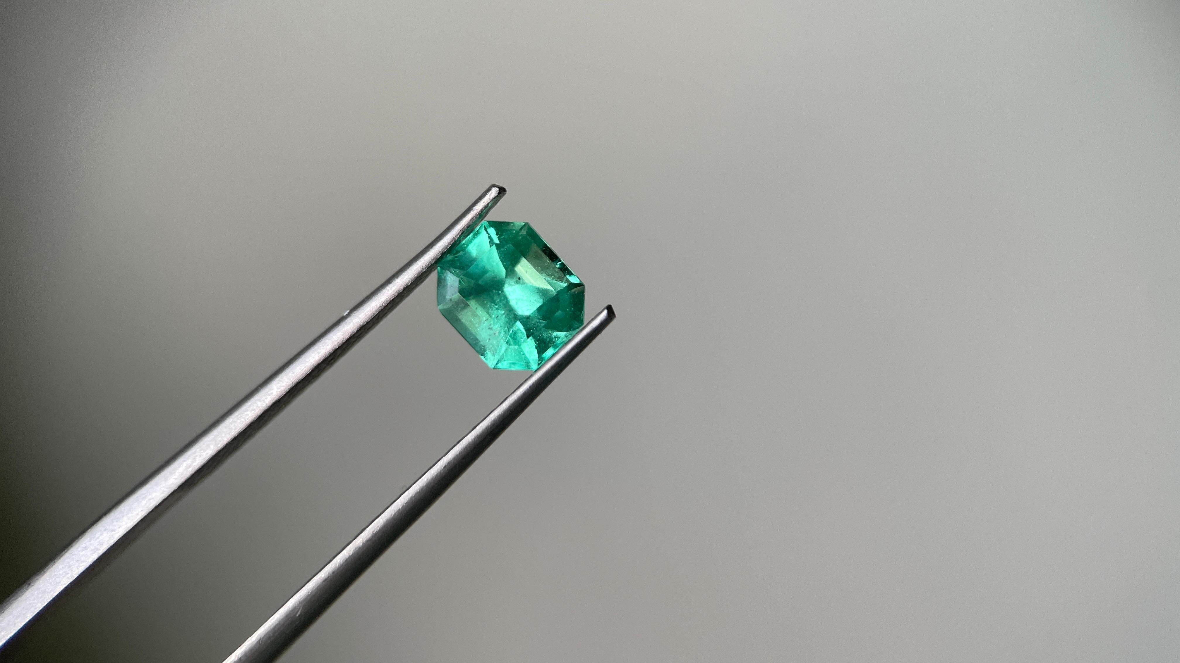 GIA 0.76ct Colombia Muzo Emerald -Minor Clarity Enhanced (F1) -(5.90x5.13 x4.1mm) Neuf - En vente à Singapore, SG